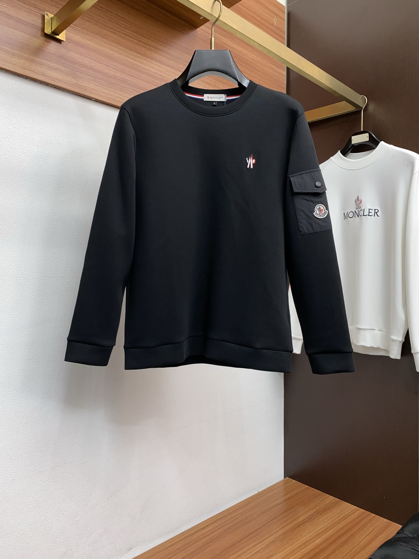 蒙口 男士高端简约圆领加厚空气棉长袖卫衣 ，香港洋行渠道货，纯正血统品质，25年秋冬 新款，经典王牌系列