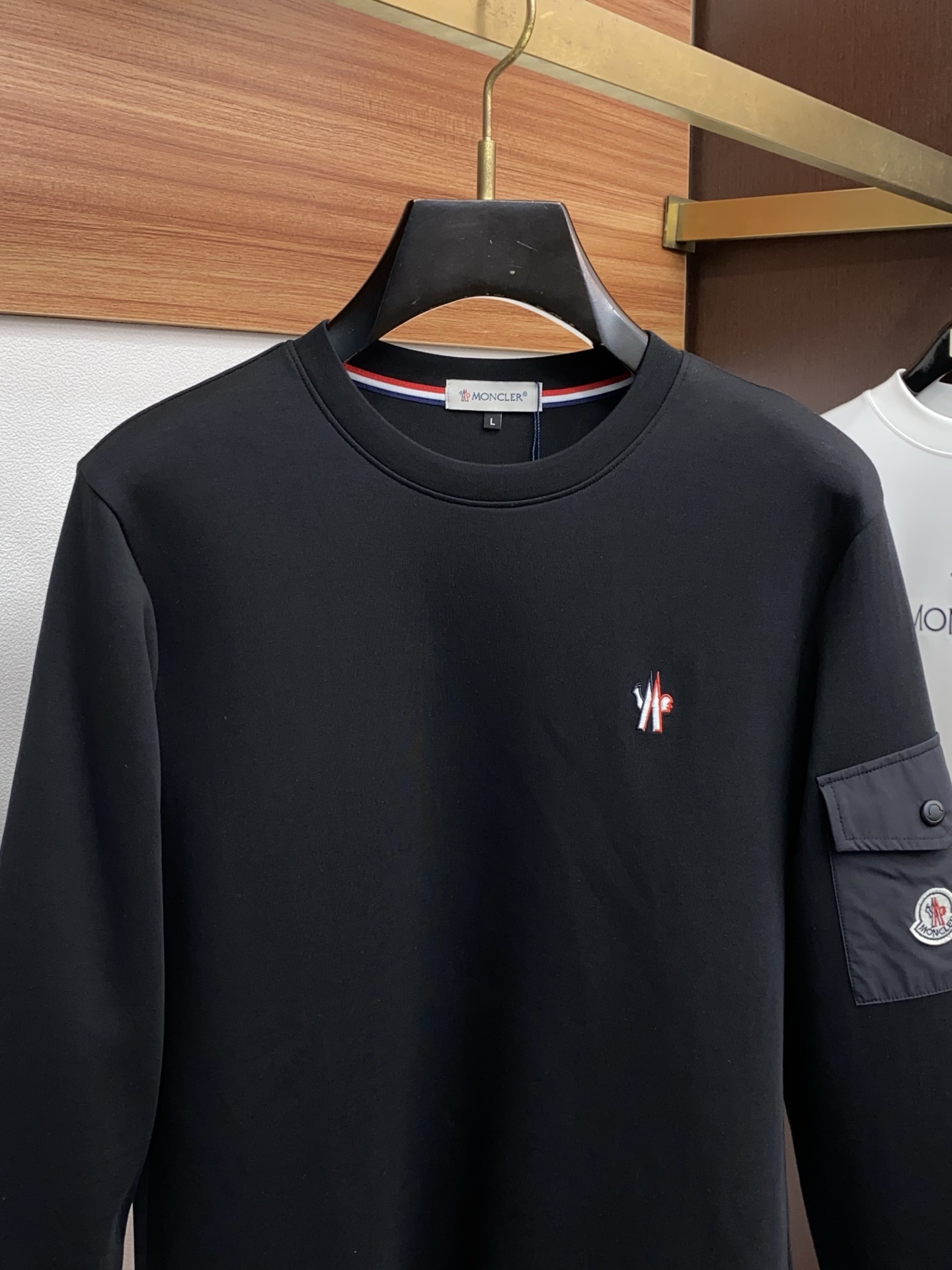 蒙口 男士高端简约圆领加厚空气棉长袖卫衣 ，香港洋行渠道货，纯正血统品质，25年秋冬 新款，经典王牌系列