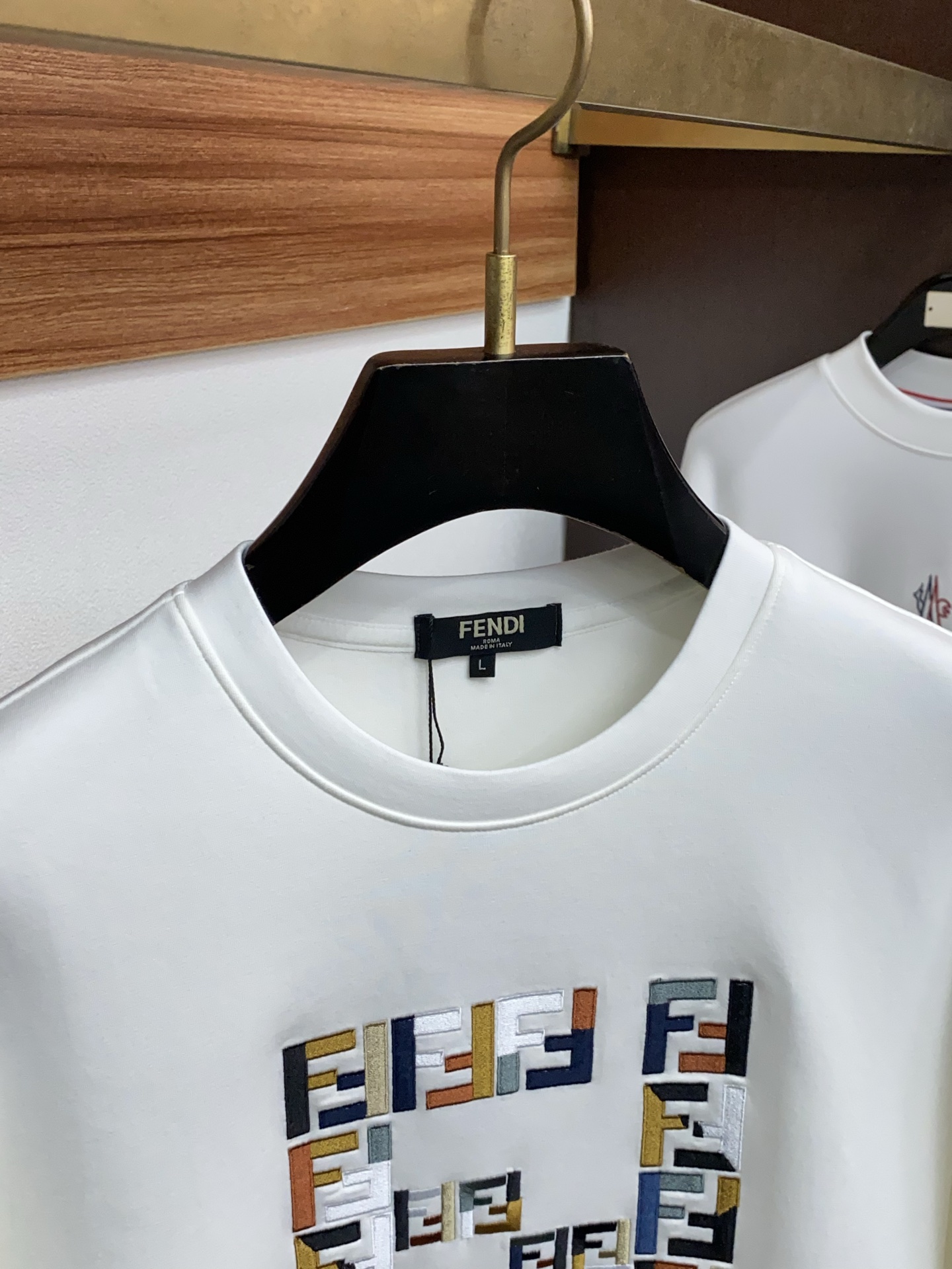 芬迪 男士高端简约圆领加厚空气棉长袖卫衣 ，香港洋行渠道货，纯正血统品质，25年秋冬 新款，经典王牌系列