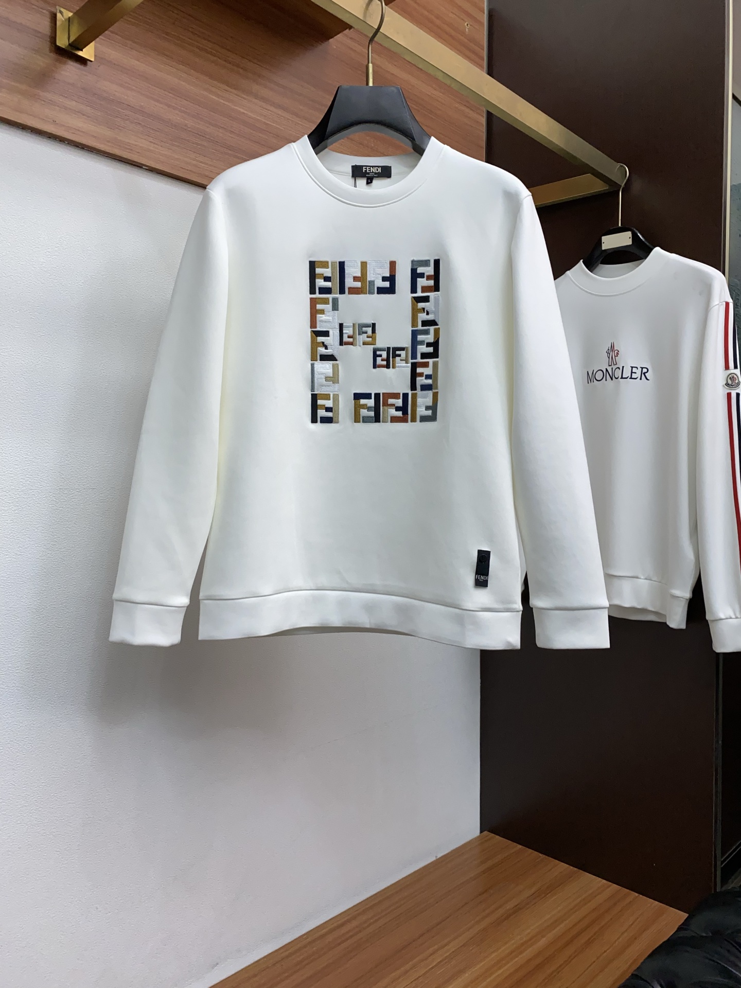 芬迪 男士高端简约圆领加厚空气棉长袖卫衣 ，香港洋行渠道货，纯正血统品质，25年秋冬 新款，经典王牌系列