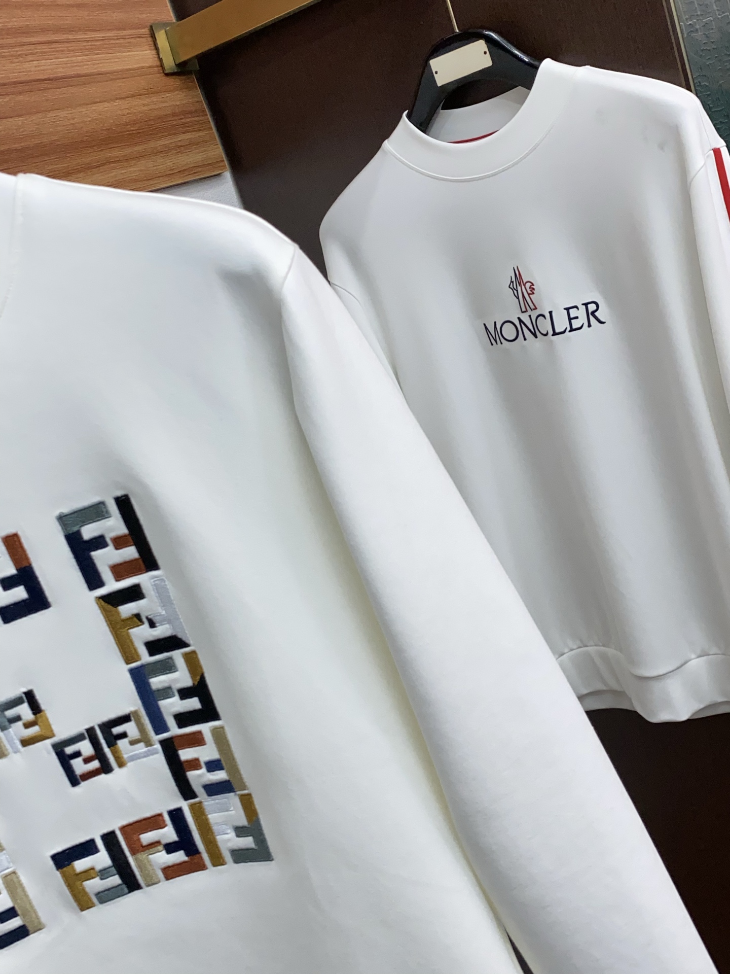 芬迪 男士高端简约圆领加厚空气棉长袖卫衣 ，香港洋行渠道货，纯正血统品质，25年秋冬 新款，经典王牌系列