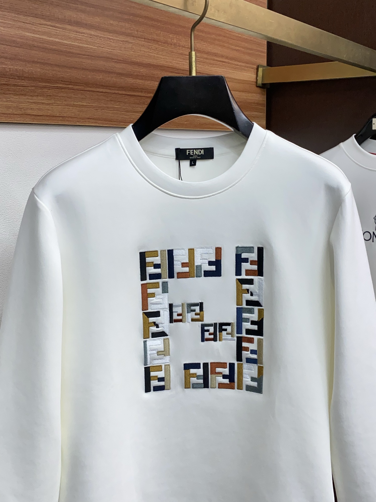 芬迪 男士高端简约圆领加厚空气棉长袖卫衣 ，香港洋行渠道货，纯正血统品质，25年秋冬 新款，经典王牌系列