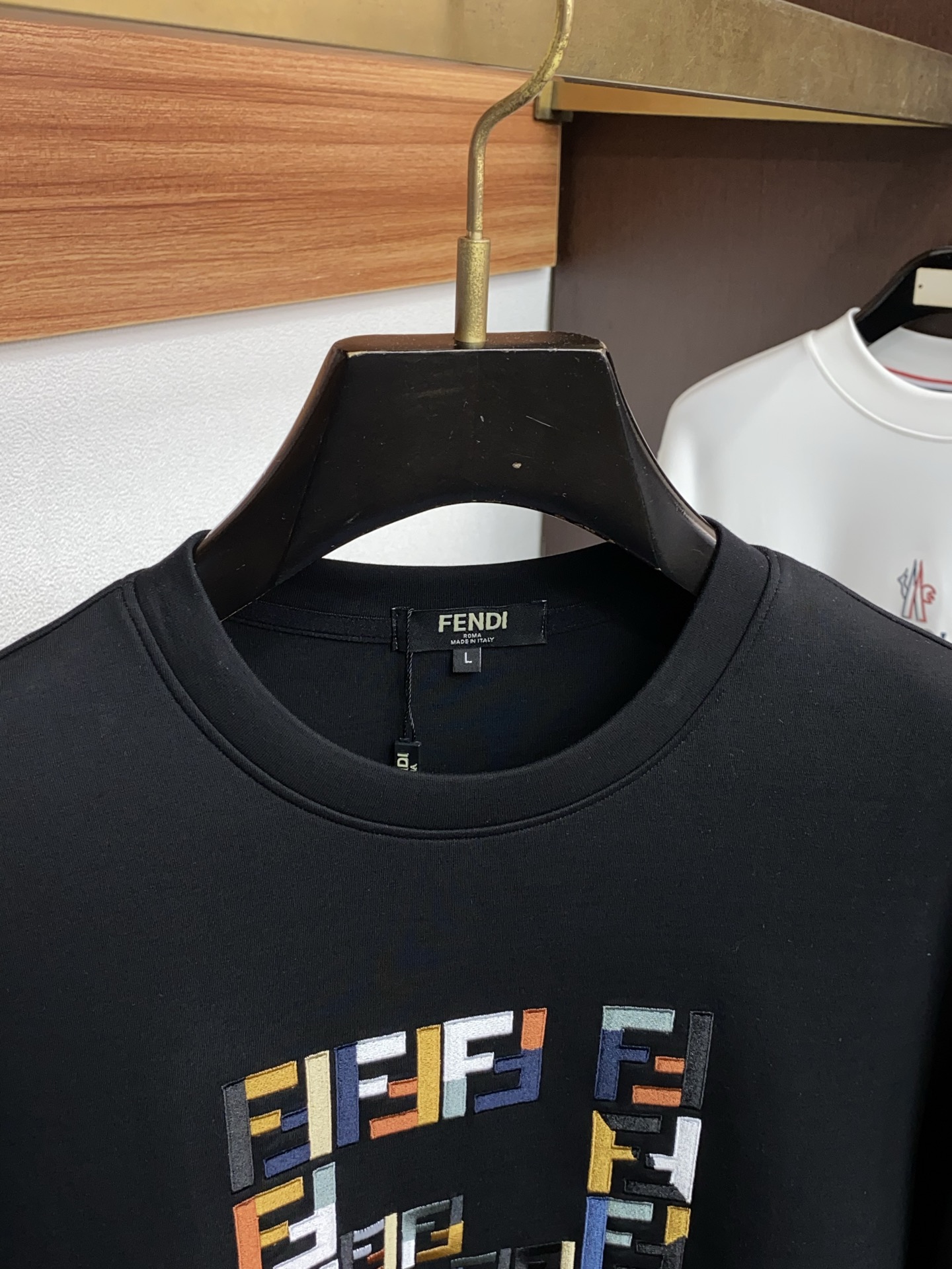 芬迪 男士高端简约圆领加厚空气棉长袖卫衣 ，香港洋行渠道货，纯正血统品质，25年秋冬 新款，经典王牌系列