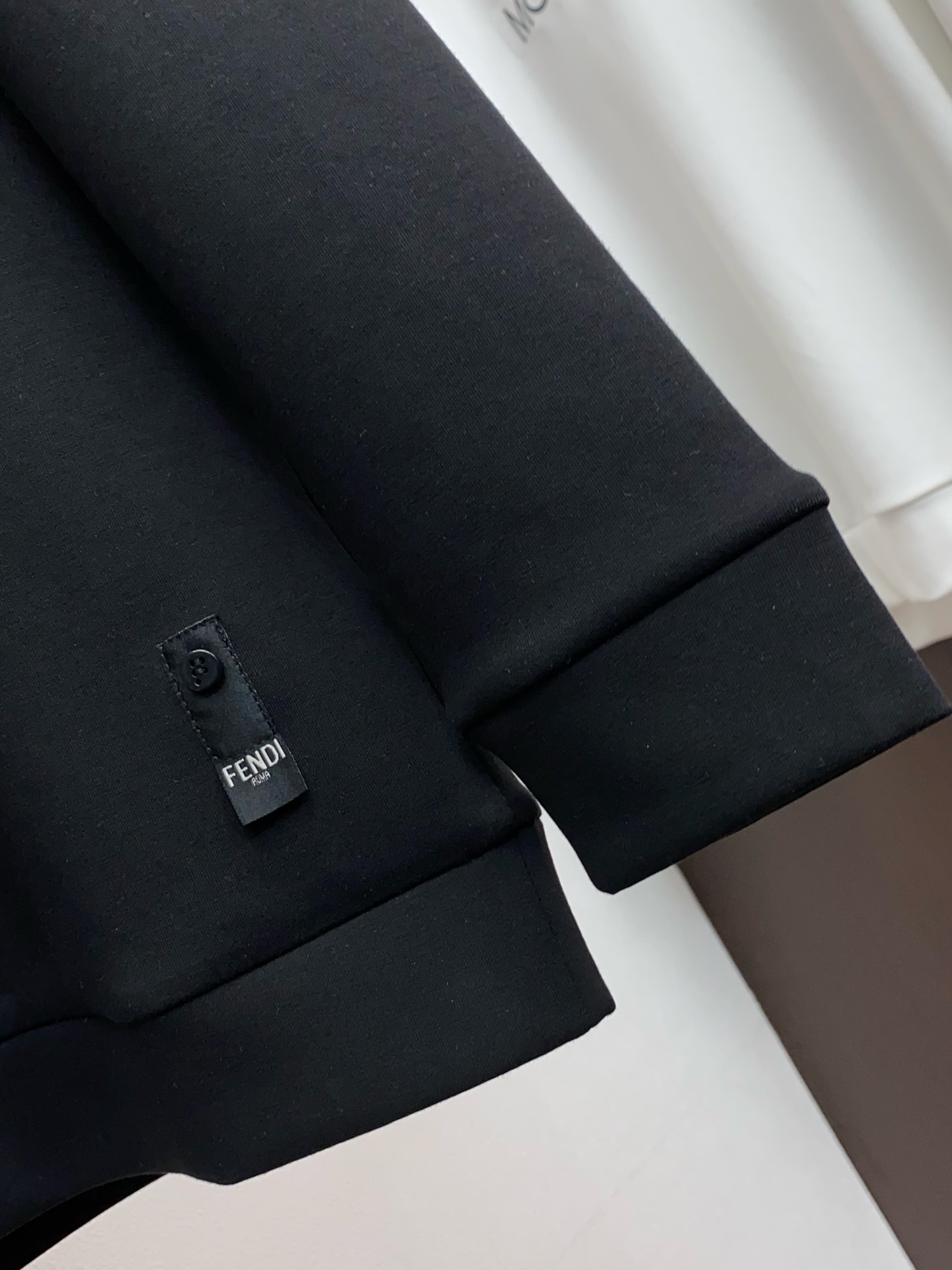 芬迪 男士高端简约圆领加厚空气棉长袖卫衣 ，香港洋行渠道货，纯正血统品质，25年秋冬 新款，经典王牌系列