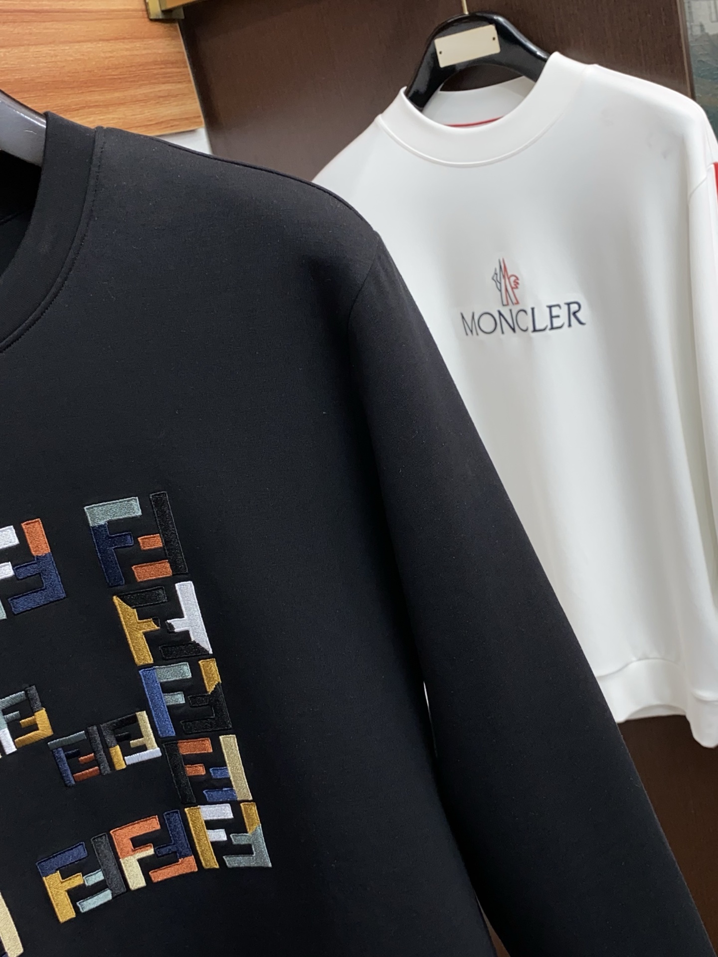 芬迪 男士高端简约圆领加厚空气棉长袖卫衣 ，香港洋行渠道货，纯正血统品质，25年秋冬 新款，经典王牌系列