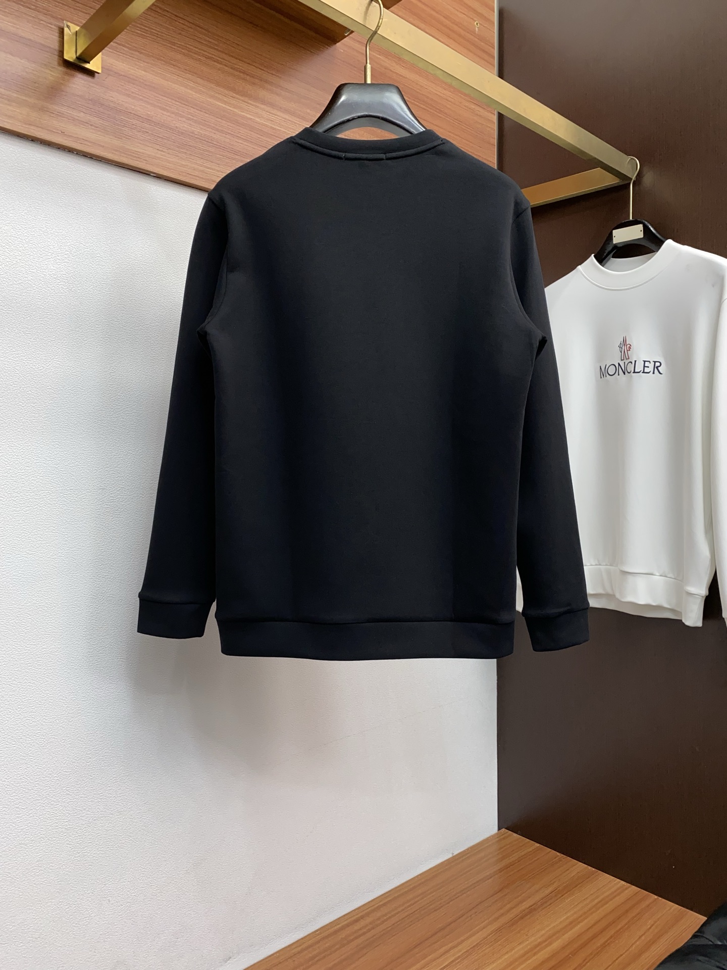 芬迪 男士高端简约圆领加厚空气棉长袖卫衣 ，香港洋行渠道货，纯正血统品质，25年秋冬 新款，经典王牌系列