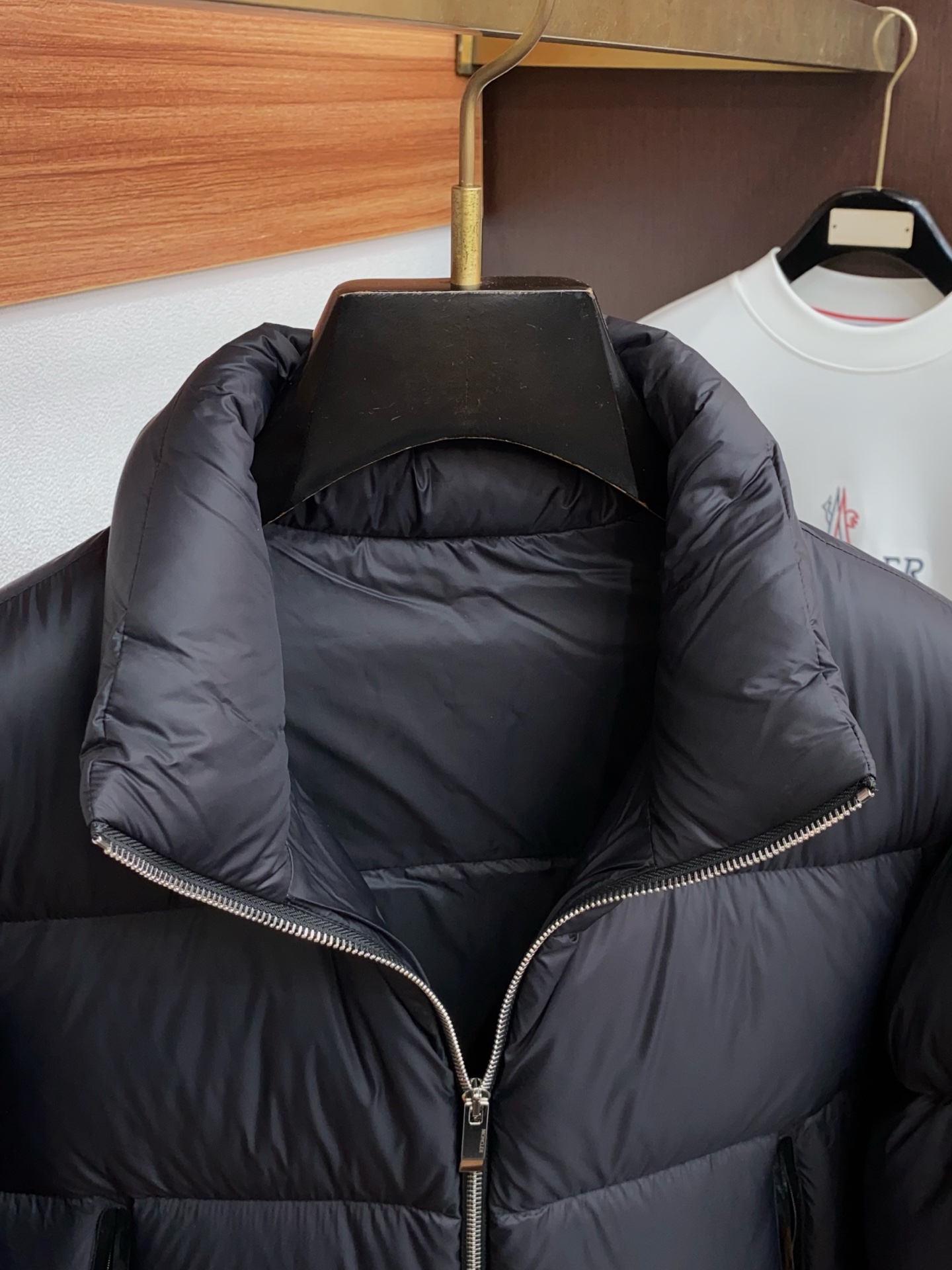 蒙口 25秋冬男士时尚鹅绒羽绒服 轻奢时尚休闲风格，轻盈保暖柔软！低调系列时尚百搭，就是有型！香港贸易订