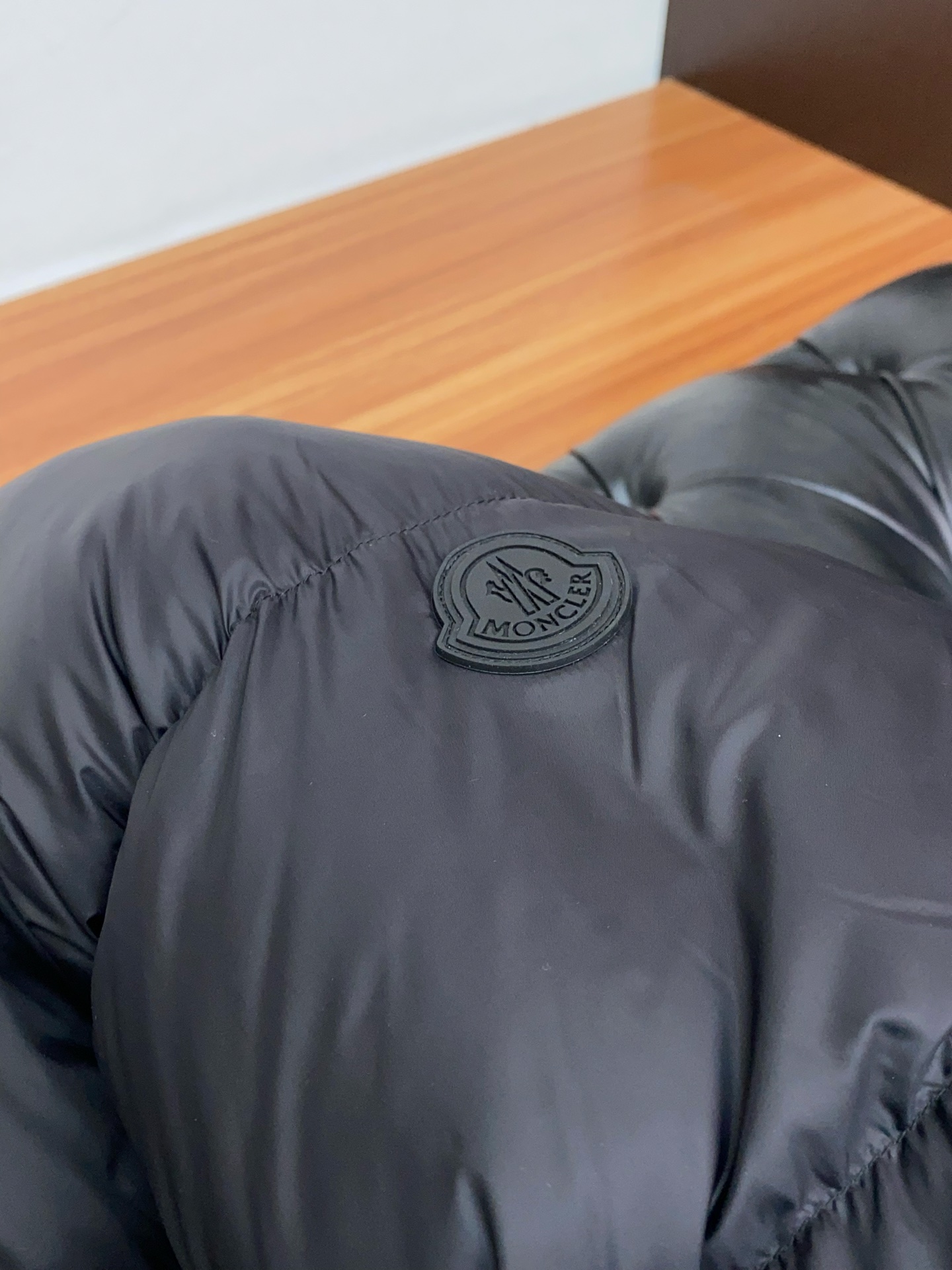 蒙口 25秋冬男士时尚鹅绒羽绒服 轻奢时尚休闲风格，轻盈保暖柔软！低调系列时尚百搭，就是有型！香港贸易订