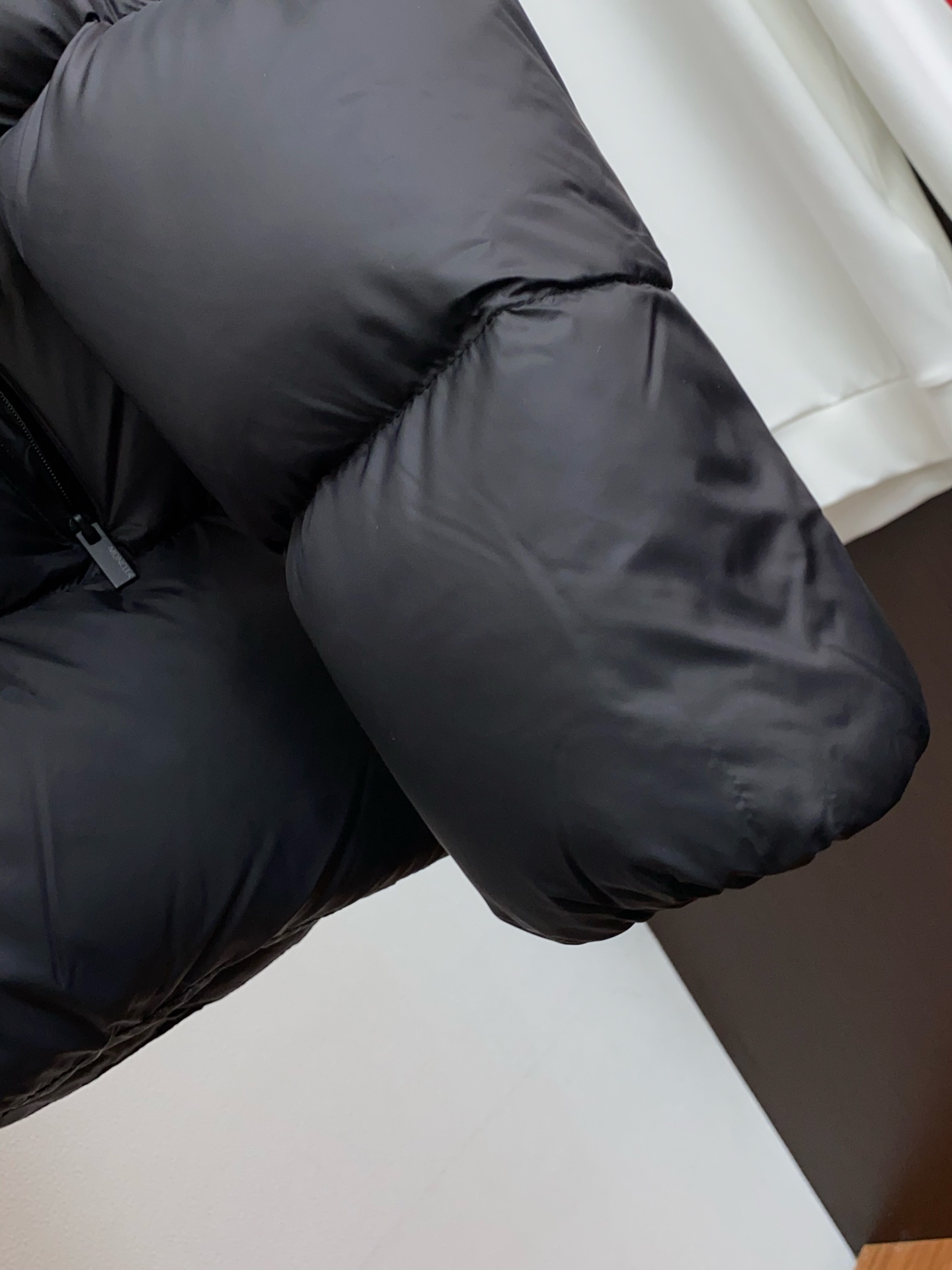 蒙口 25秋冬男士时尚鹅绒羽绒服 轻奢时尚休闲风格，轻盈保暖柔软！低调系列时尚百搭，就是有型！香港贸易订