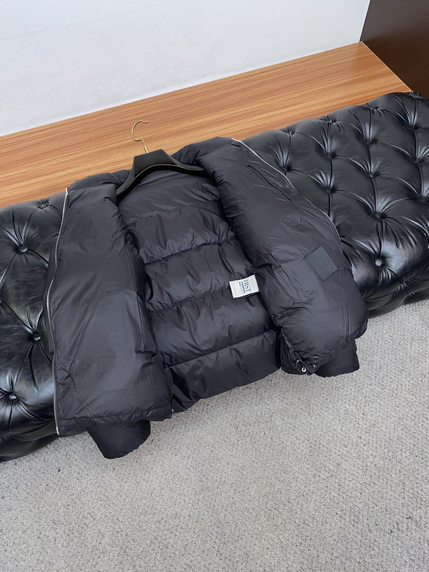 蒙口 25秋冬男士时尚鹅绒羽绒服 轻奢时尚休闲风格，轻盈保暖柔软！低调系列时尚百搭，就是有型！香港贸易订