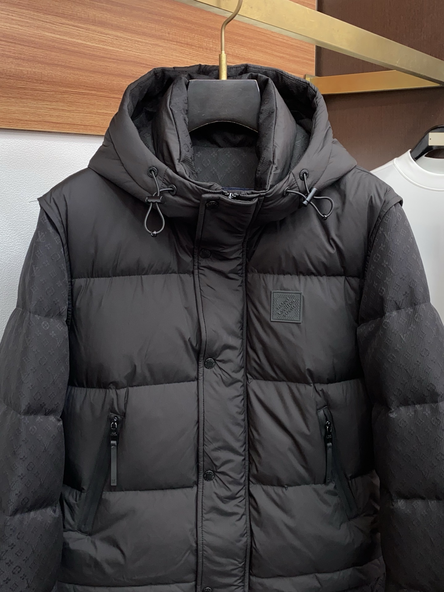 1v路易威登 高端推荐牛货 2025秋冬款男士原单羽绒服！贵族血统 蓬松感十足 御寒神器 高端顶尖一线成