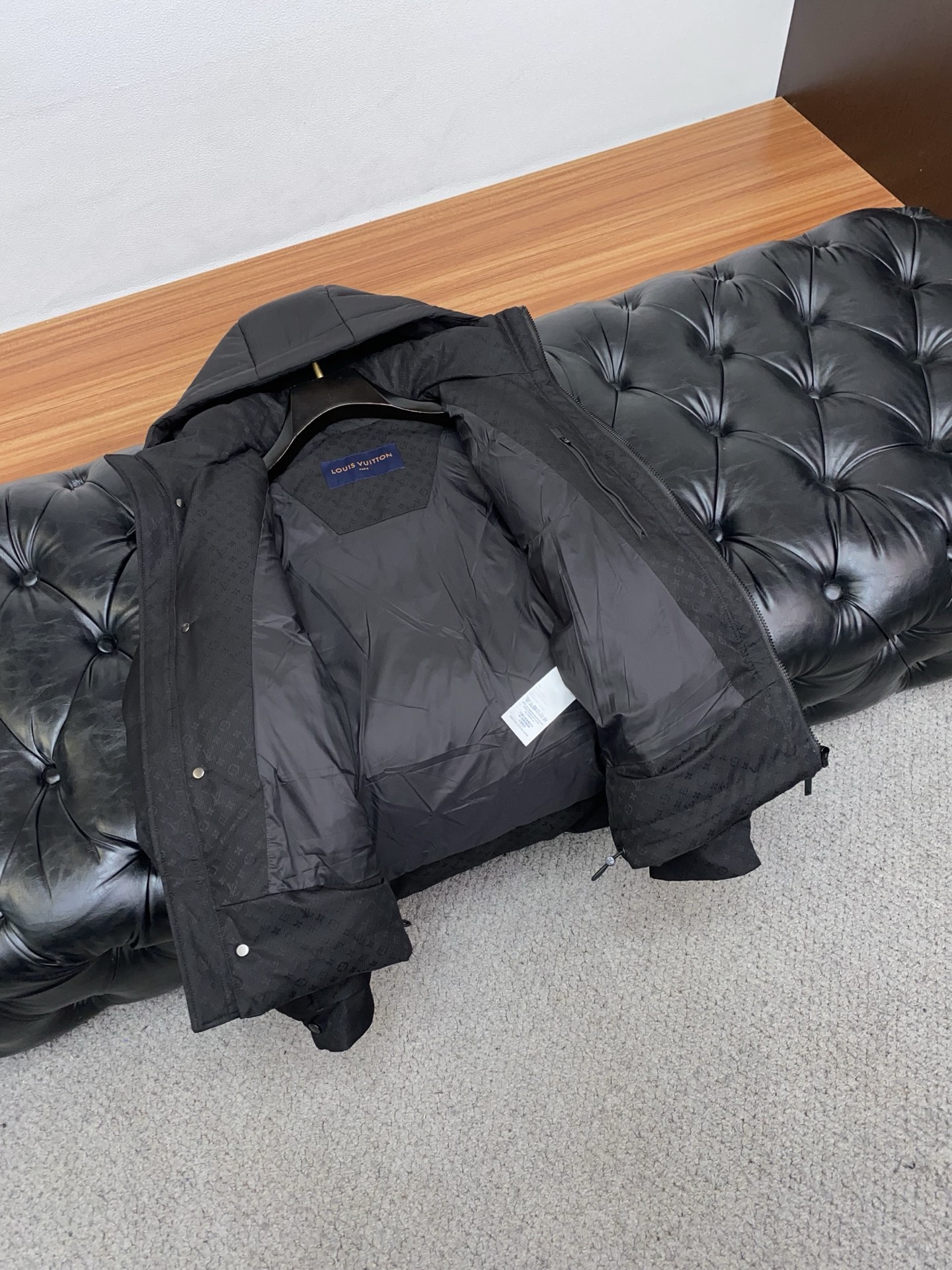 1v路易威登 高端推荐牛货 2025秋冬款男士原单羽绒服！贵族血统 蓬松感十足 御寒神器 高端顶尖一线成