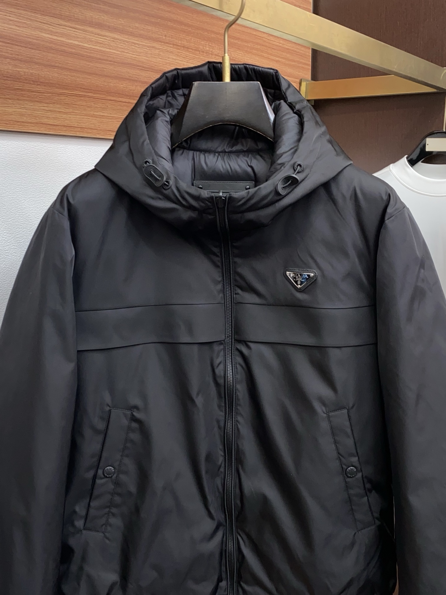 🌾 普拉达 独家专供秋冬2025SS新款羽绒服 香港贸易公司货，纯正洋行渠道，同步官网发售，内里填充国标
