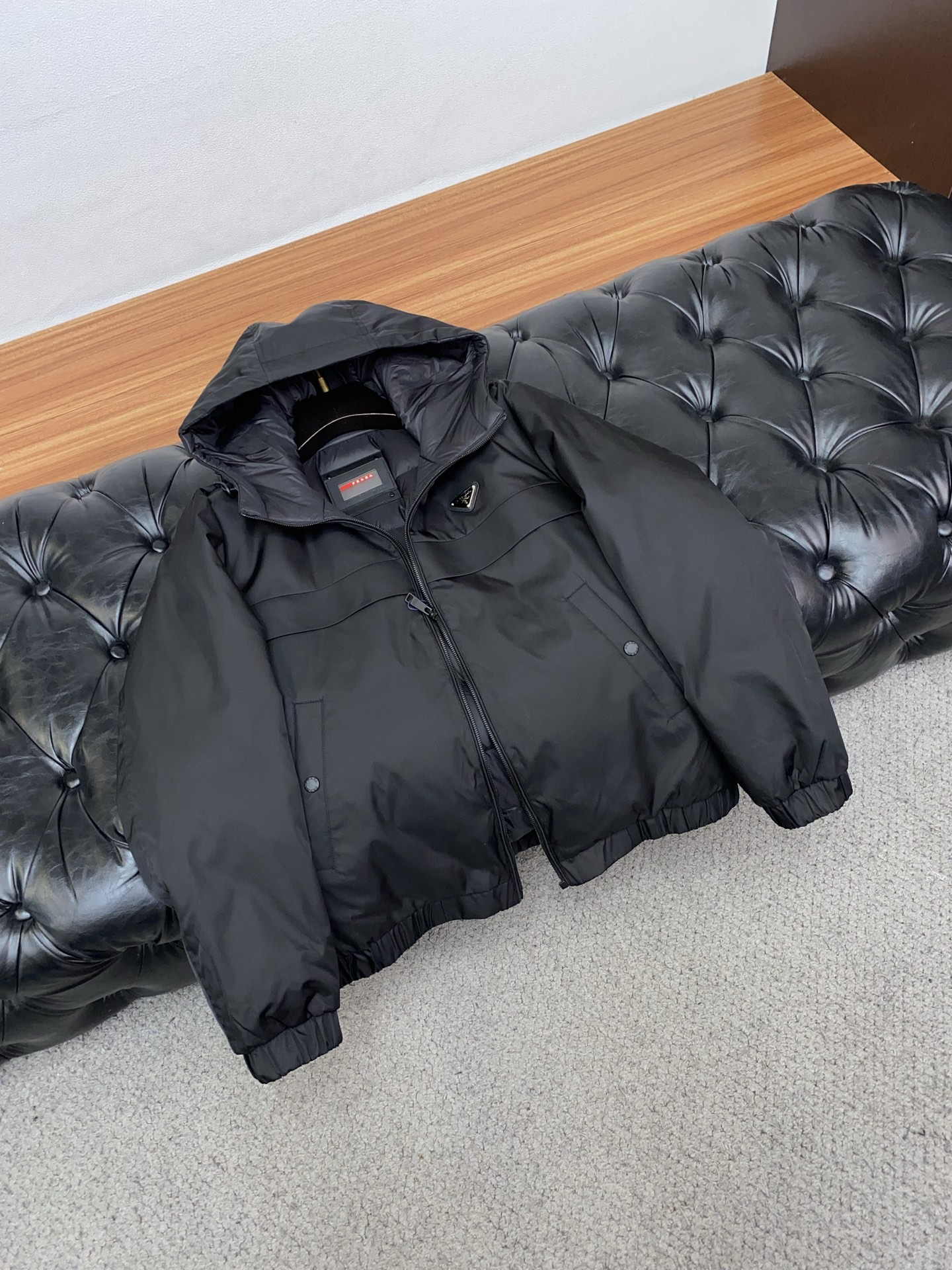 🌾 普拉达 独家专供秋冬2025SS新款羽绒服 香港贸易公司货，纯正洋行渠道，同步官网发售，内里填充国标