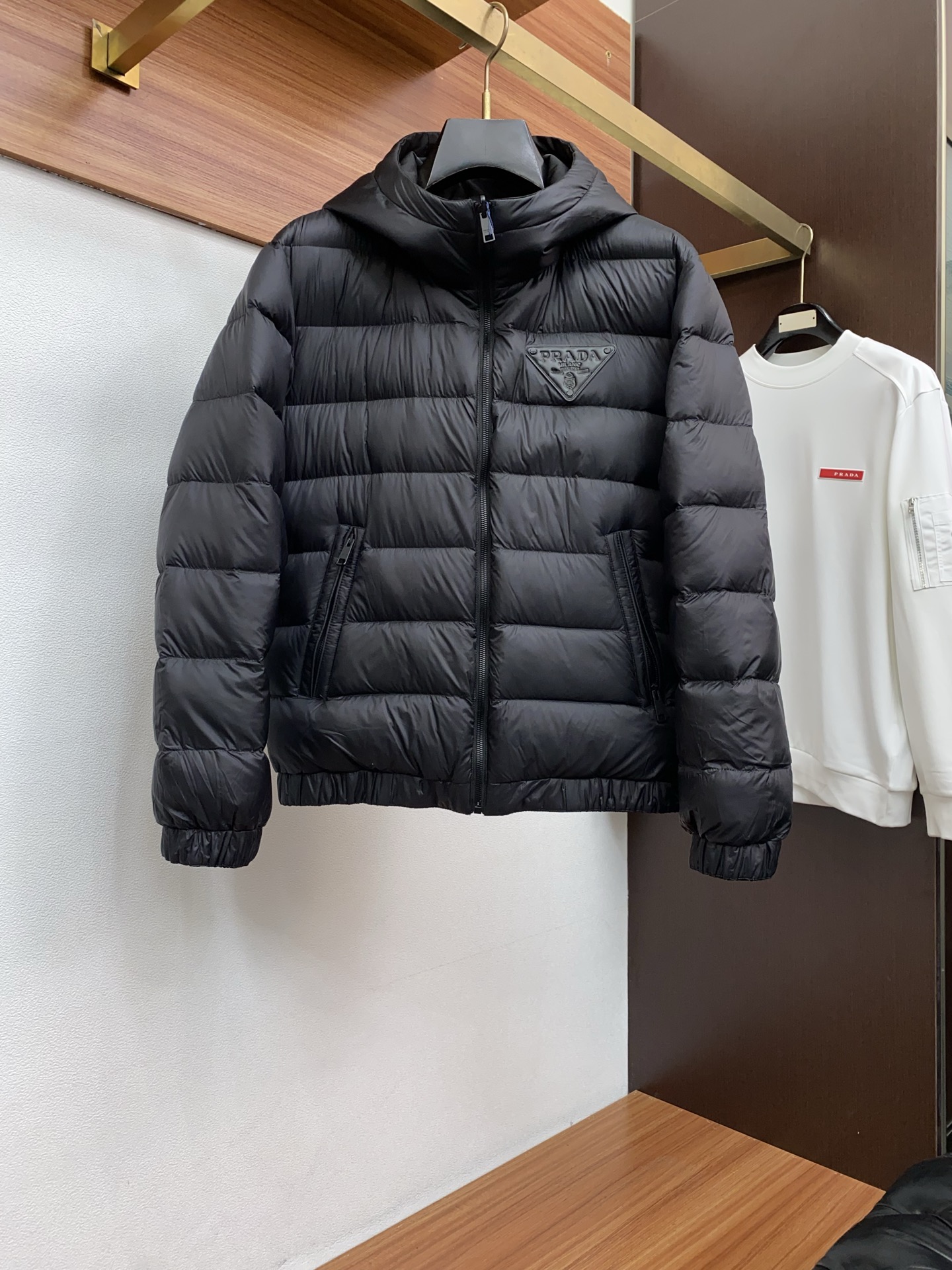 🌾 普拉达 独家专供秋冬2025SS新款羽绒服 香港贸易公司货，纯正洋行渠道，同步官网发售，内里填充国标