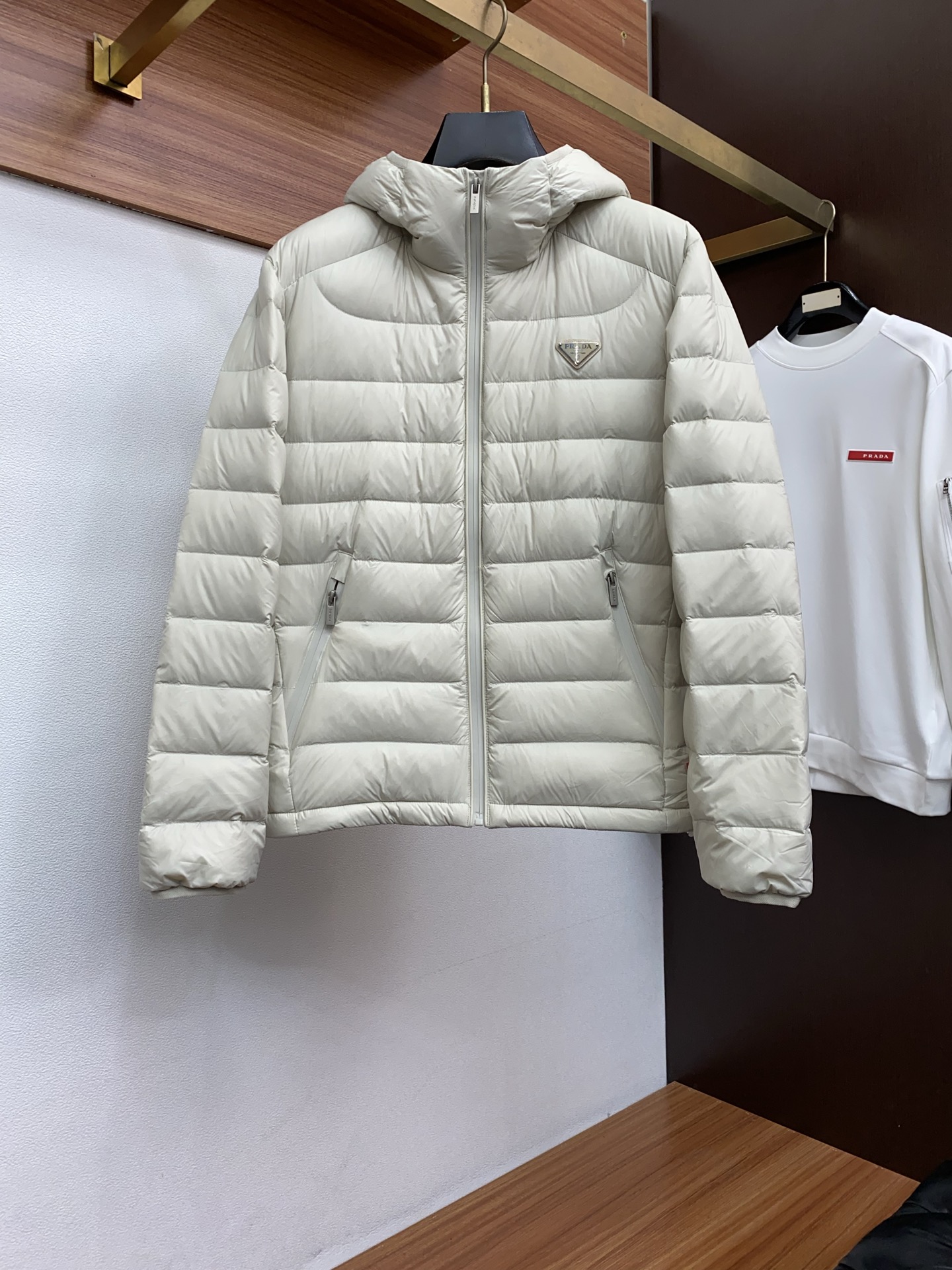 普拉达 独家专供秋冬2025SS新款羽绒服 香港贸易公司货，纯正洋行渠道，同步官网发售，内里填充国标90