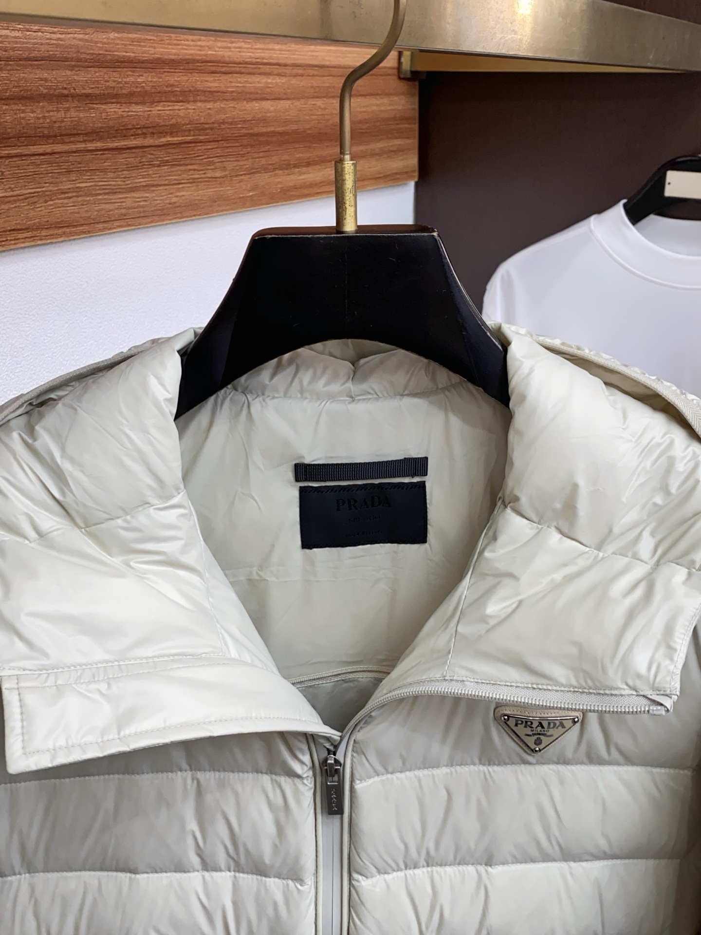普拉达 独家专供秋冬2025SS新款羽绒服 香港贸易公司货，纯正洋行渠道，同步官网发售，内里填充国标90