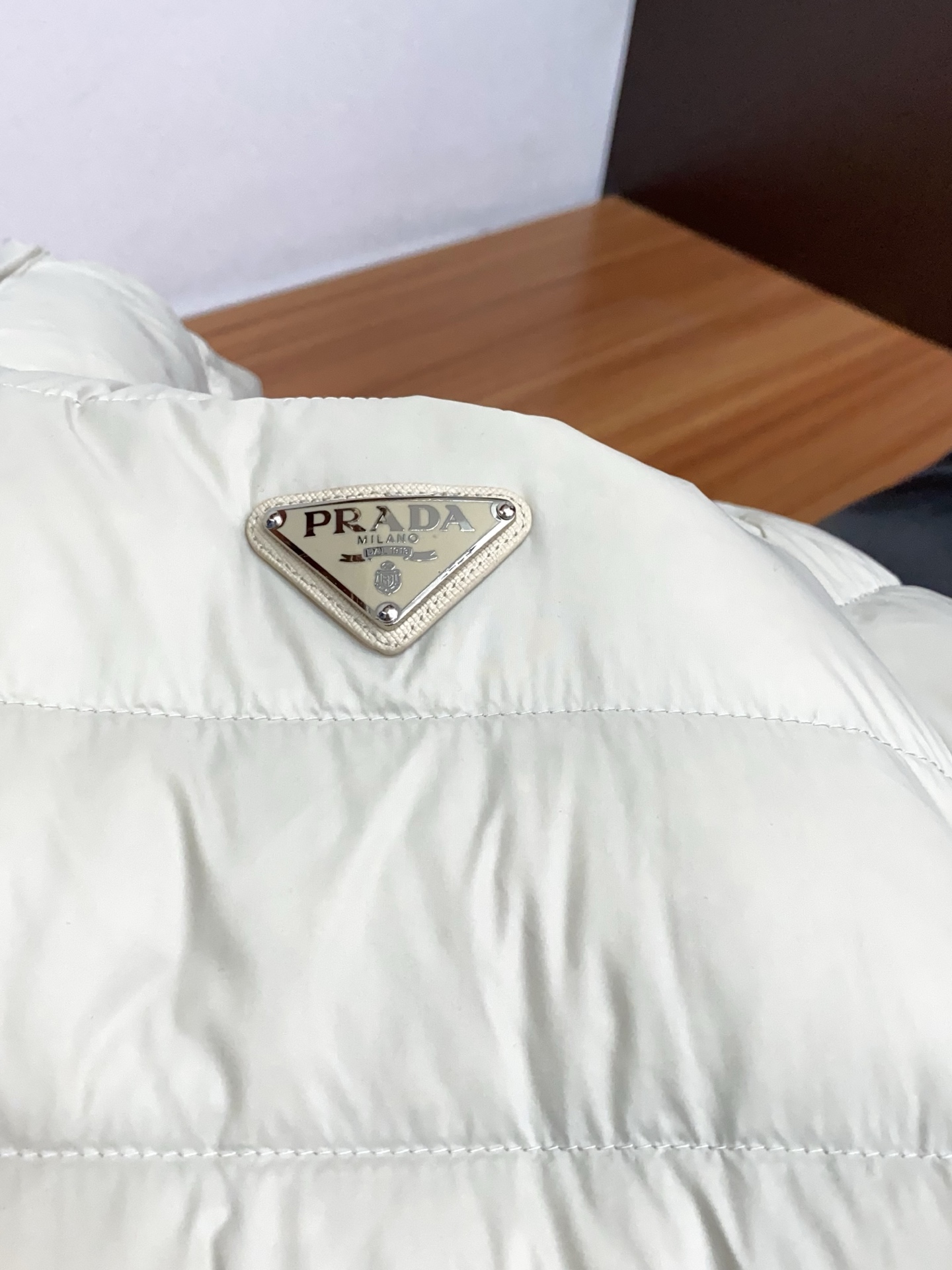 普拉达 独家专供秋冬2025SS新款羽绒服 香港贸易公司货，纯正洋行渠道，同步官网发售，内里填充国标90