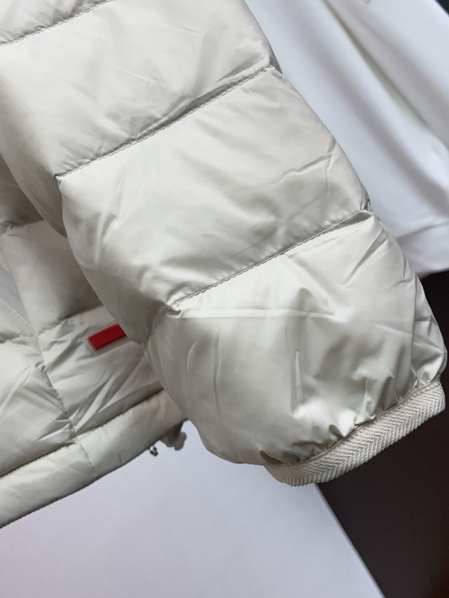 普拉达 独家专供秋冬2025SS新款羽绒服 香港贸易公司货，纯正洋行渠道，同步官网发售，内里填充国标90