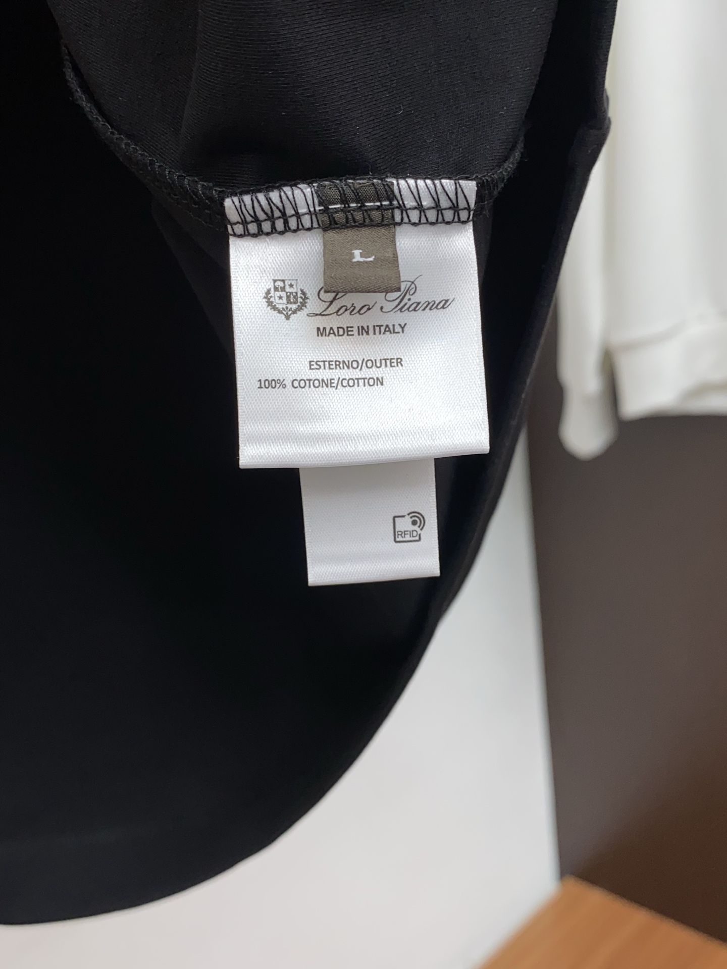 lP🆕 诺悠翩雅 26SS早春短袖T恤甄选软糯亲肤的全棉面料制成，标准版圆领短袖裁剪，更适合日常穿着。简