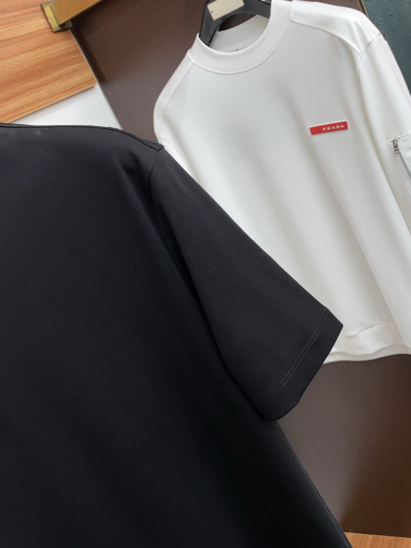 lP🆕 诺悠翩雅 26SS早春短袖T恤甄选软糯亲肤的全棉面料制成，标准版圆领短袖裁剪，更适合日常穿着。简