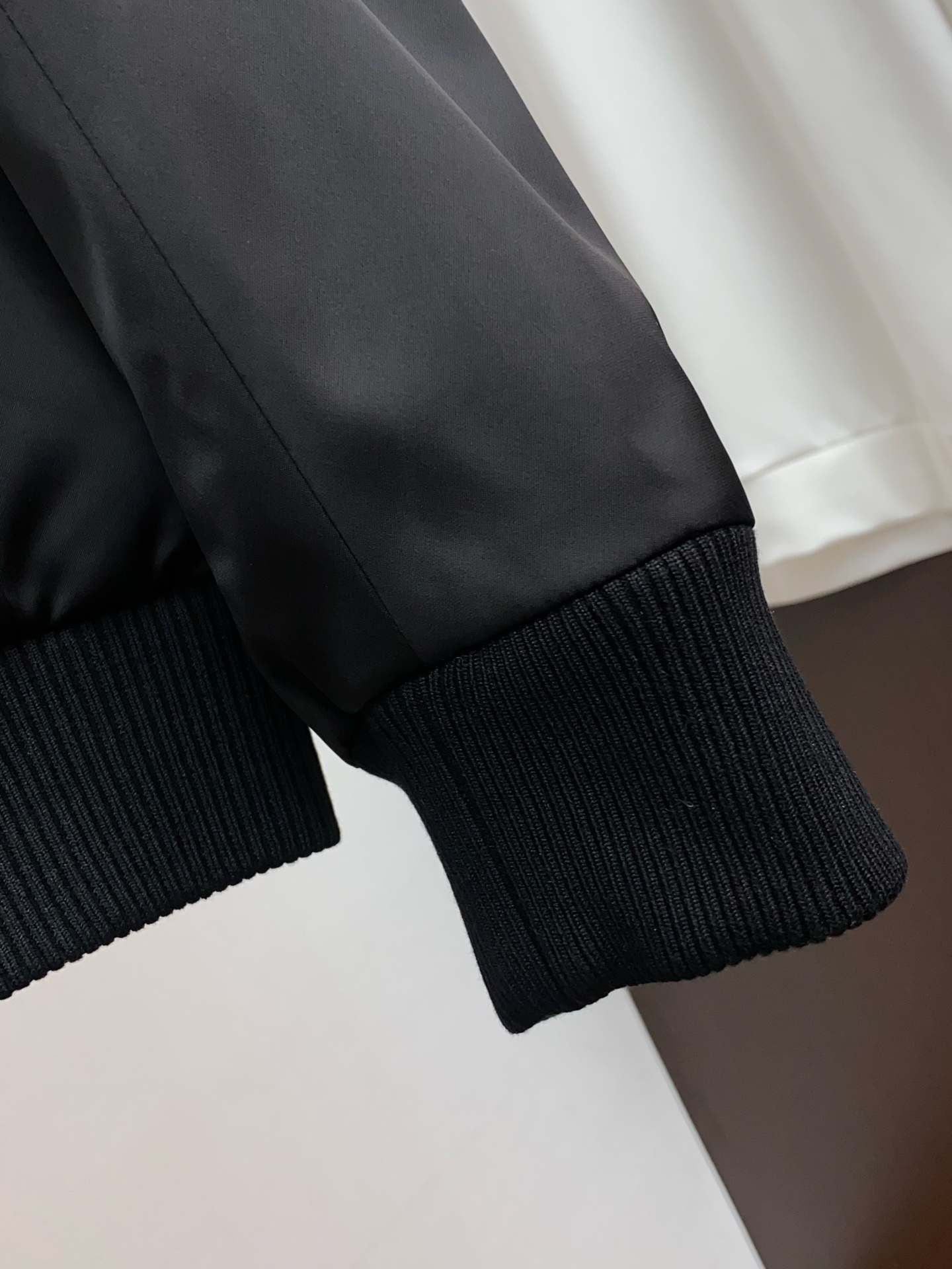 1v路易威登 独家专供秋冬2025SS新款针织拼接真皮羽绒服 香港贸易公司货，纯正洋行渠道，同步官网发售