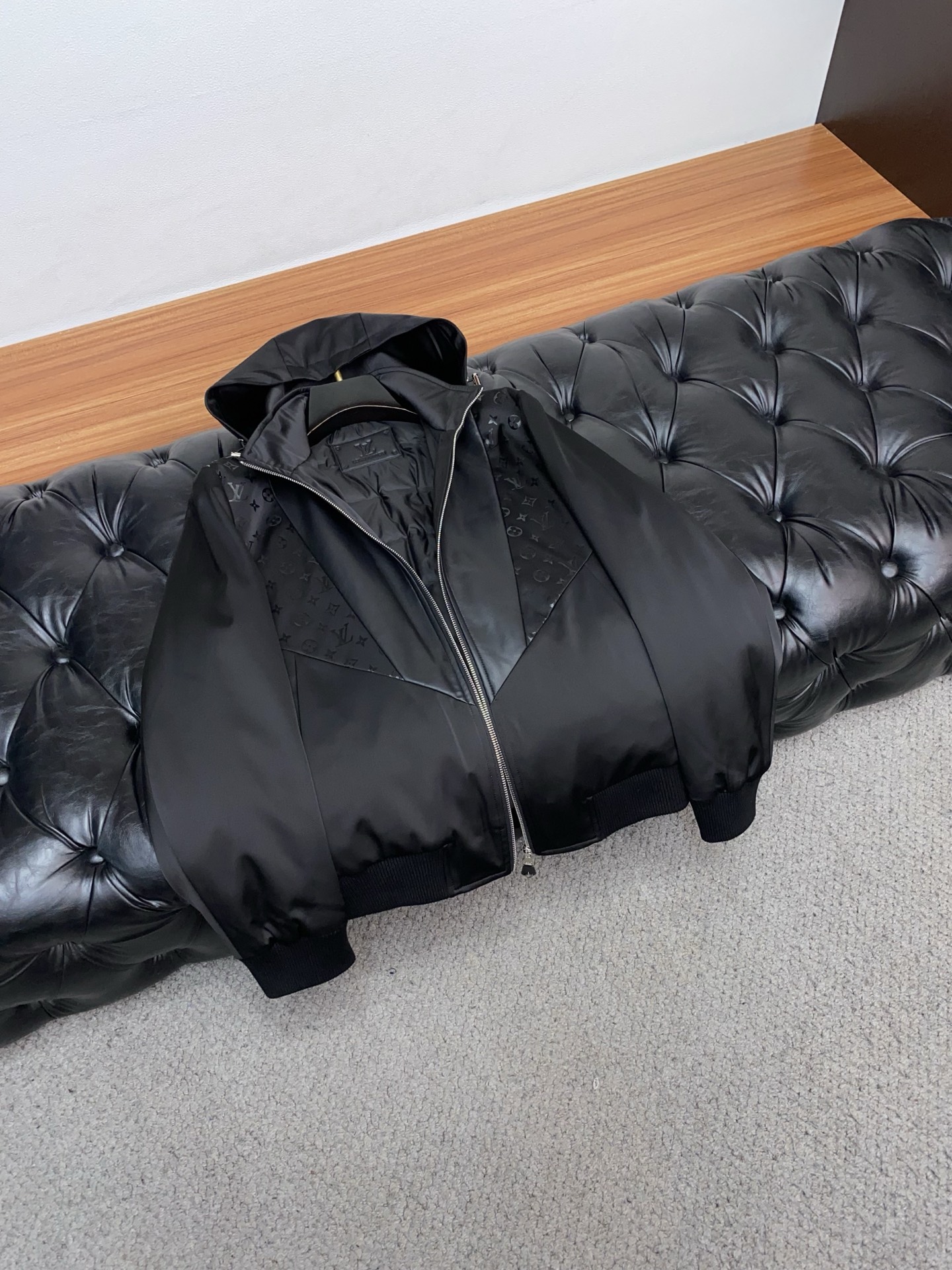 1v路易威登 独家专供秋冬2025SS新款针织拼接真皮羽绒服 香港贸易公司货，纯正洋行渠道，同步官网发售