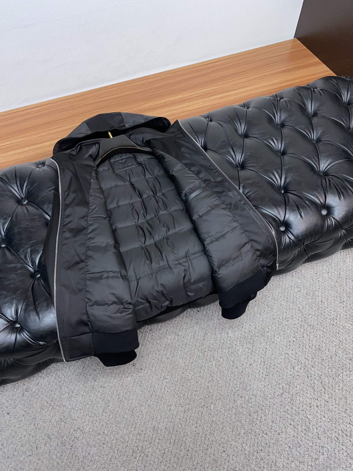 1v路易威登 独家专供秋冬2025SS新款针织拼接真皮羽绒服 香港贸易公司货，纯正洋行渠道，同步官网发售