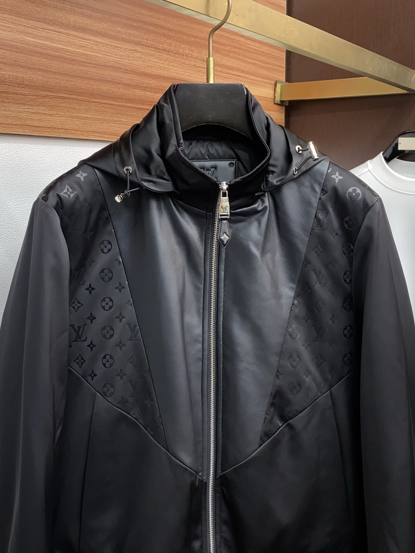 1v路易威登 独家专供秋冬2025SS新款针织拼接真皮羽绒服 香港贸易公司货，纯正洋行渠道，同步官网发售