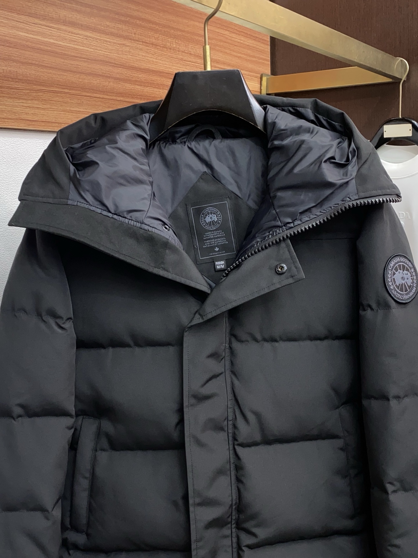 大鹅 25秋冬男士时尚羽绒服 轻奢时尚休闲风格，轻盈保暖柔软！低调系列时尚百搭，就是有型！香港贸易订单款