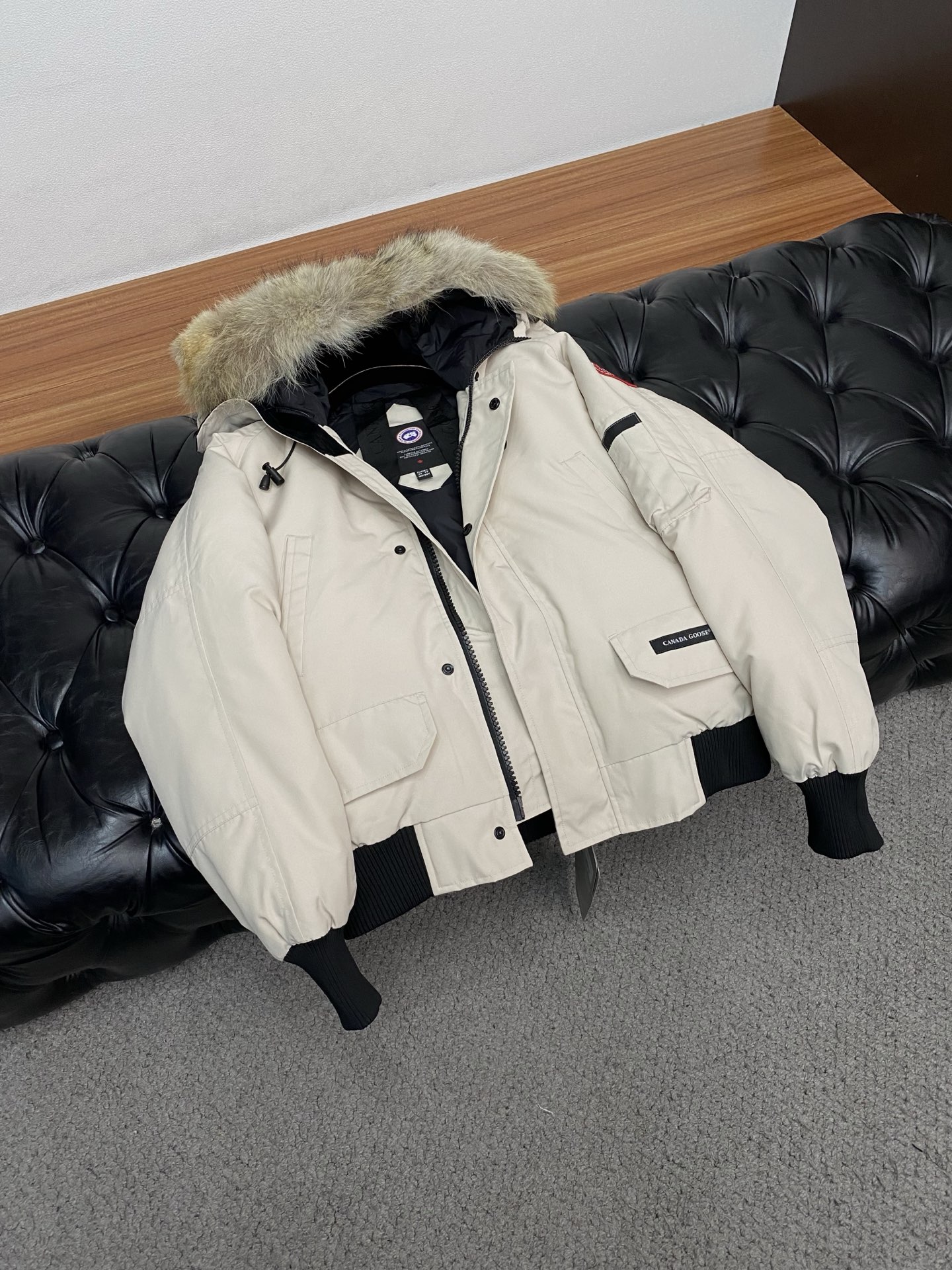 大鹅 25秋冬男士时尚羽绒服 轻奢时尚休闲风格，轻盈保暖柔软！低调系列时尚百搭，就是有型！香港贸易订单款