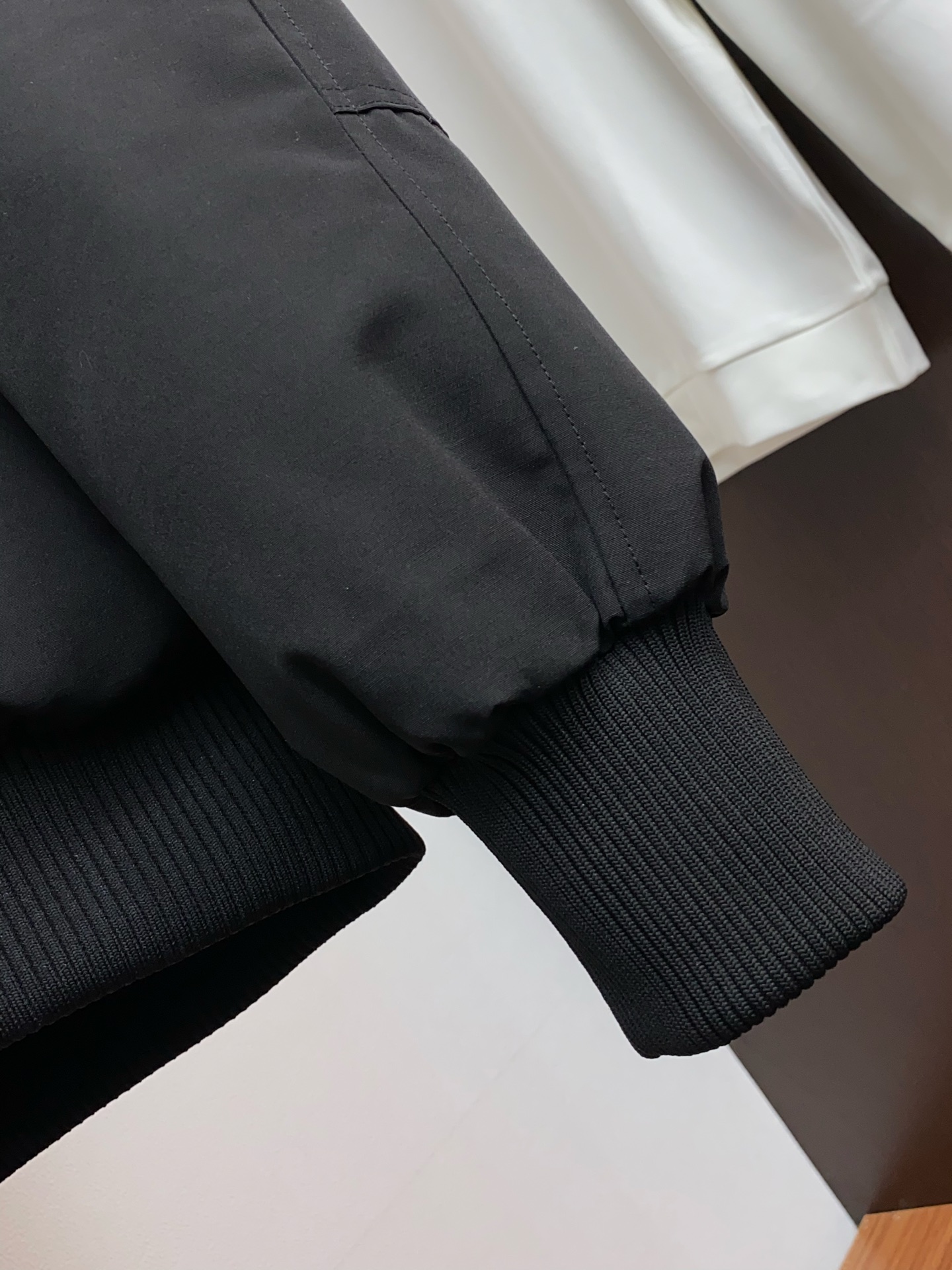 大鹅 25秋冬男士时尚羽绒服 轻奢时尚休闲风格，轻盈保暖柔软！低调系列时尚百搭，就是有型！香港贸易订单款