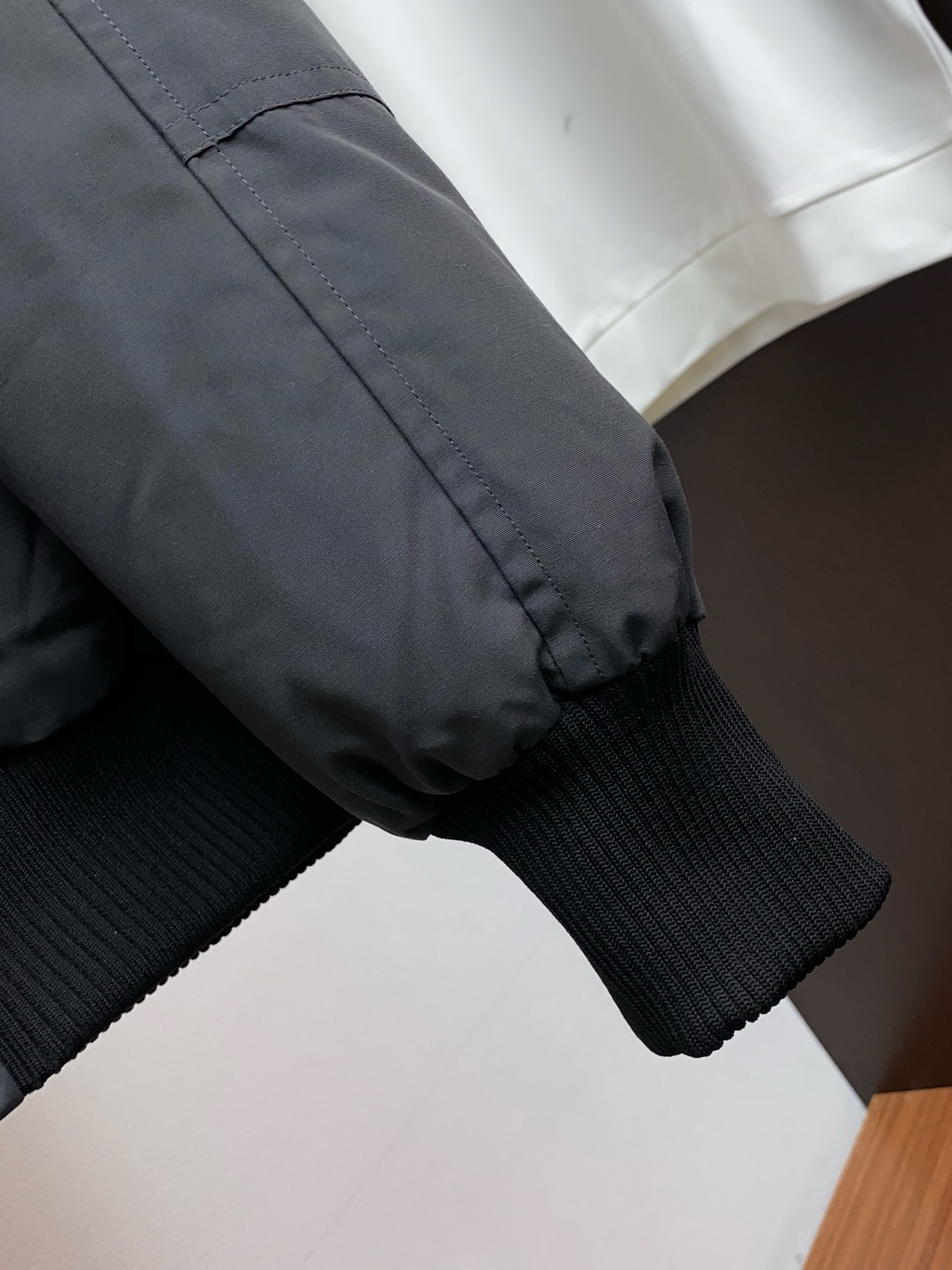 大鹅 25秋冬男士时尚羽绒服 轻奢时尚休闲风格，轻盈保暖柔软！低调系列时尚百搭，就是有型！香港贸易订单款