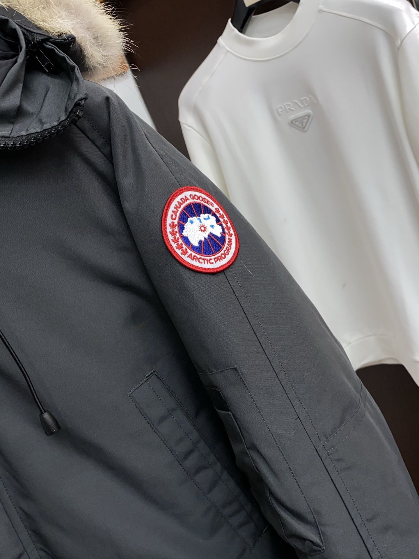 大鹅 25秋冬男士时尚羽绒服 轻奢时尚休闲风格，轻盈保暖柔软！低调系列时尚百搭，就是有型！香港贸易订单款