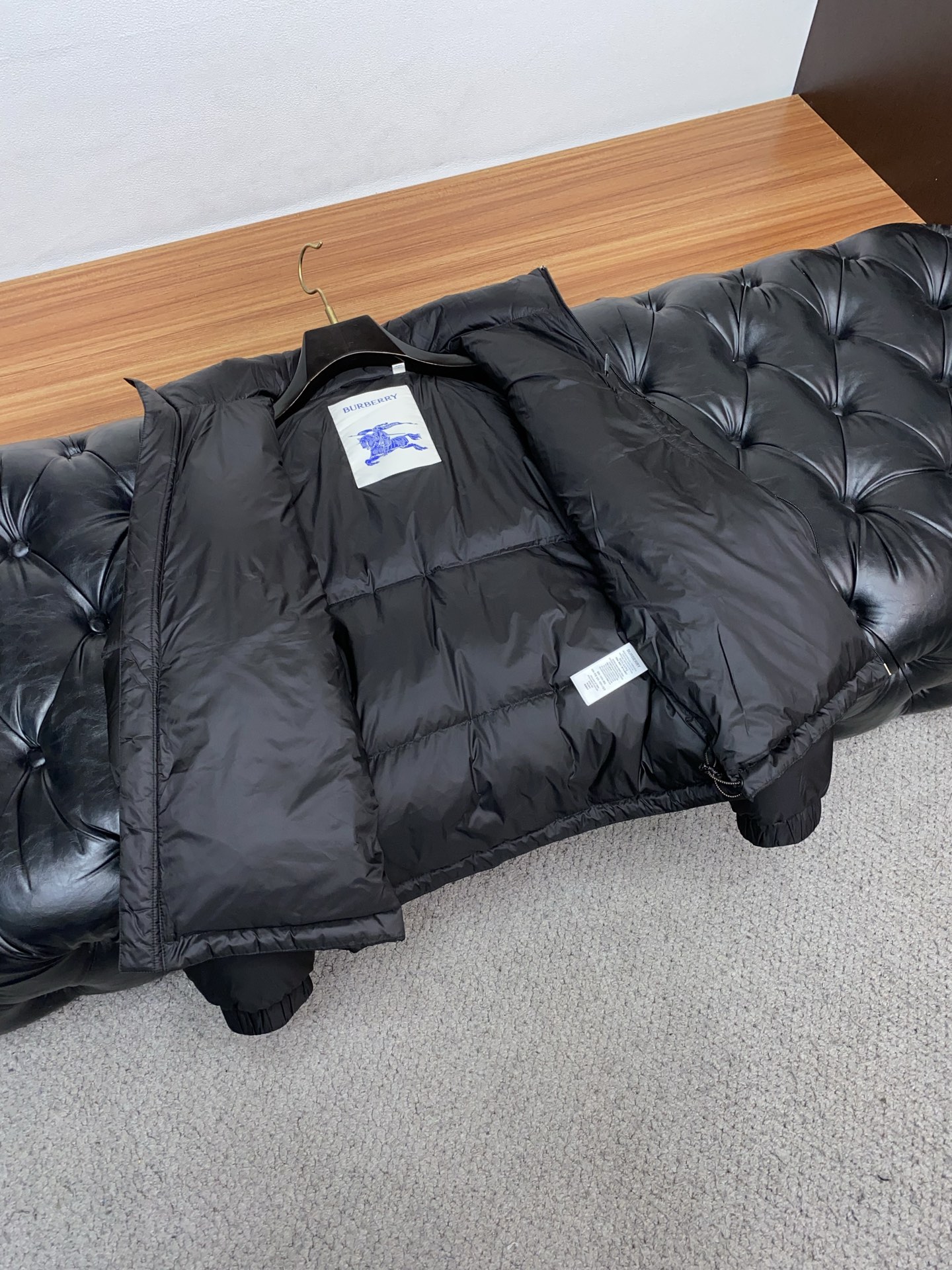 巴宝莉 高端推荐牛货 2025秋冬款男士原单羽绒服！贵族血统 蓬松感十足 御寒神器 高端顶尖一线成衣，融