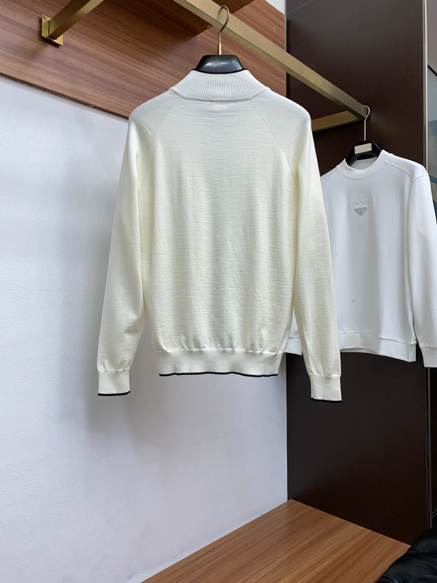 kiton 秋冬新款 专柜同步 时尚经典款提花针织羊毛毛衣外套 秋冬必备款 采用羊毛混纺针织衫加厚毛衣，