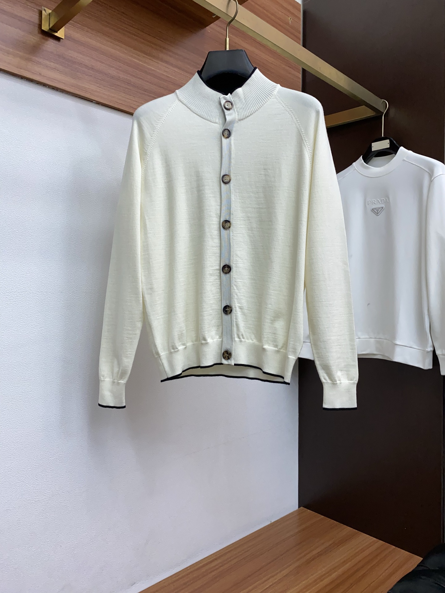 kiton 秋冬新款 专柜同步 时尚经典款提花针织羊毛毛衣外套 秋冬必备款 采用羊毛混纺针织衫加厚毛衣，