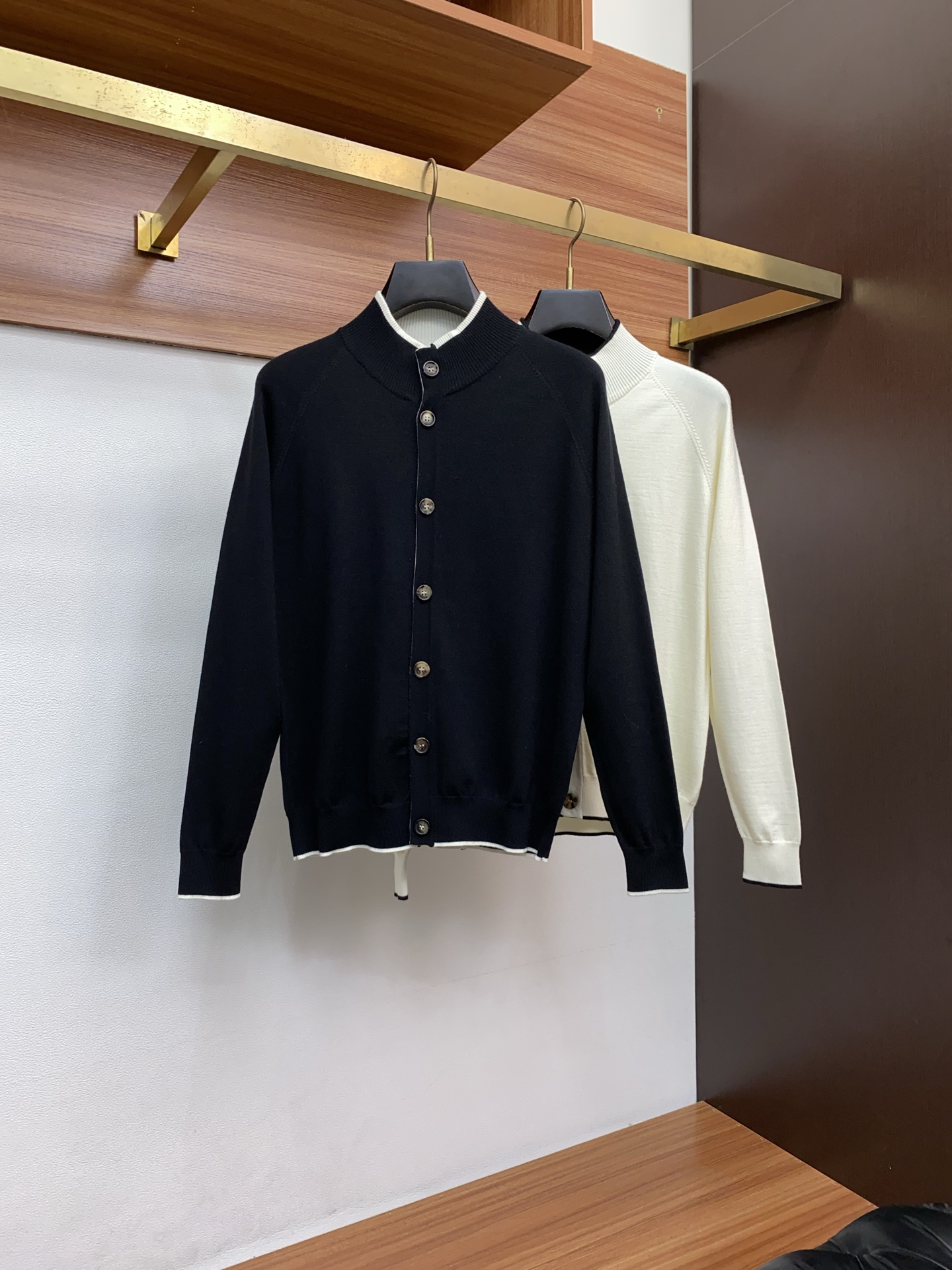 kiton 秋冬新款 专柜同步 时尚经典款提花针织羊毛毛衣外套 秋冬必备款 采用羊毛混纺针织衫加厚毛衣，