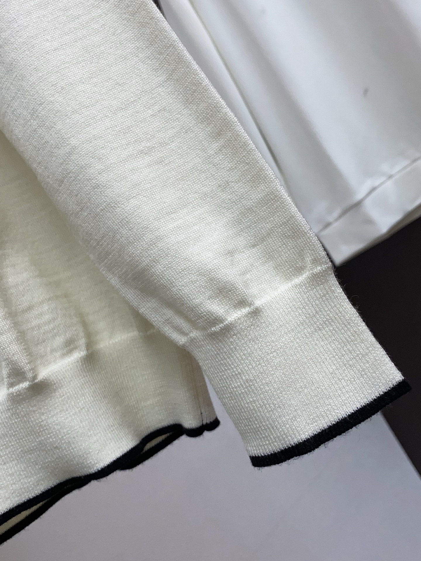 kiton 秋冬新款 专柜同步 时尚经典款提花针织羊毛毛衣外套 秋冬必备款 采用羊毛混纺针织衫加厚毛衣，