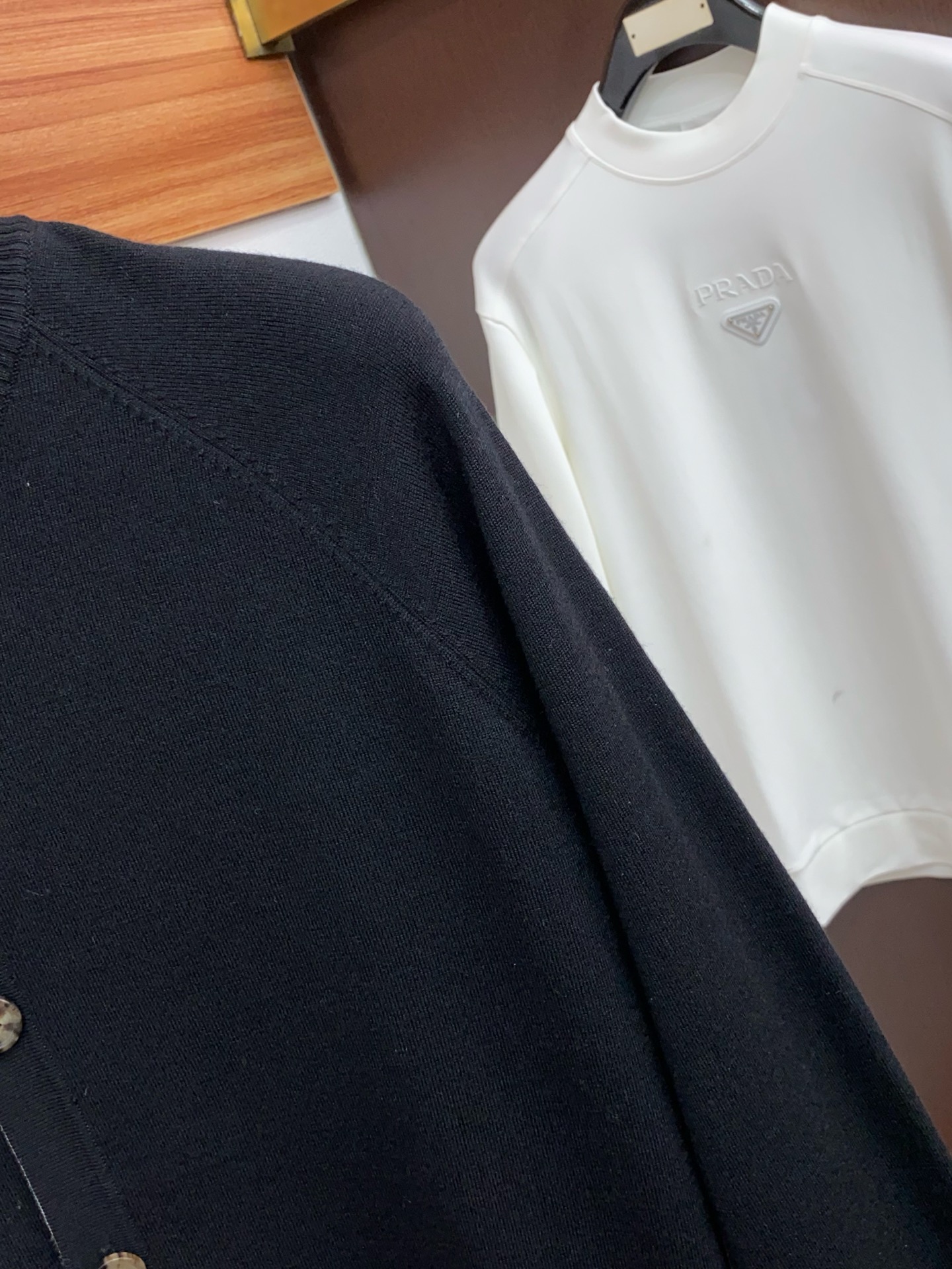 kiton 秋冬新款 专柜同步 时尚经典款提花针织羊毛毛衣外套 秋冬必备款 采用羊毛混纺针织衫加厚毛衣，