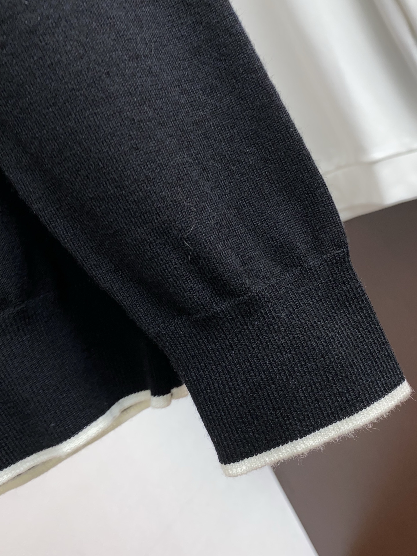 kiton 秋冬新款 专柜同步 时尚经典款提花针织羊毛毛衣外套 秋冬必备款 采用羊毛混纺针织衫加厚毛衣，