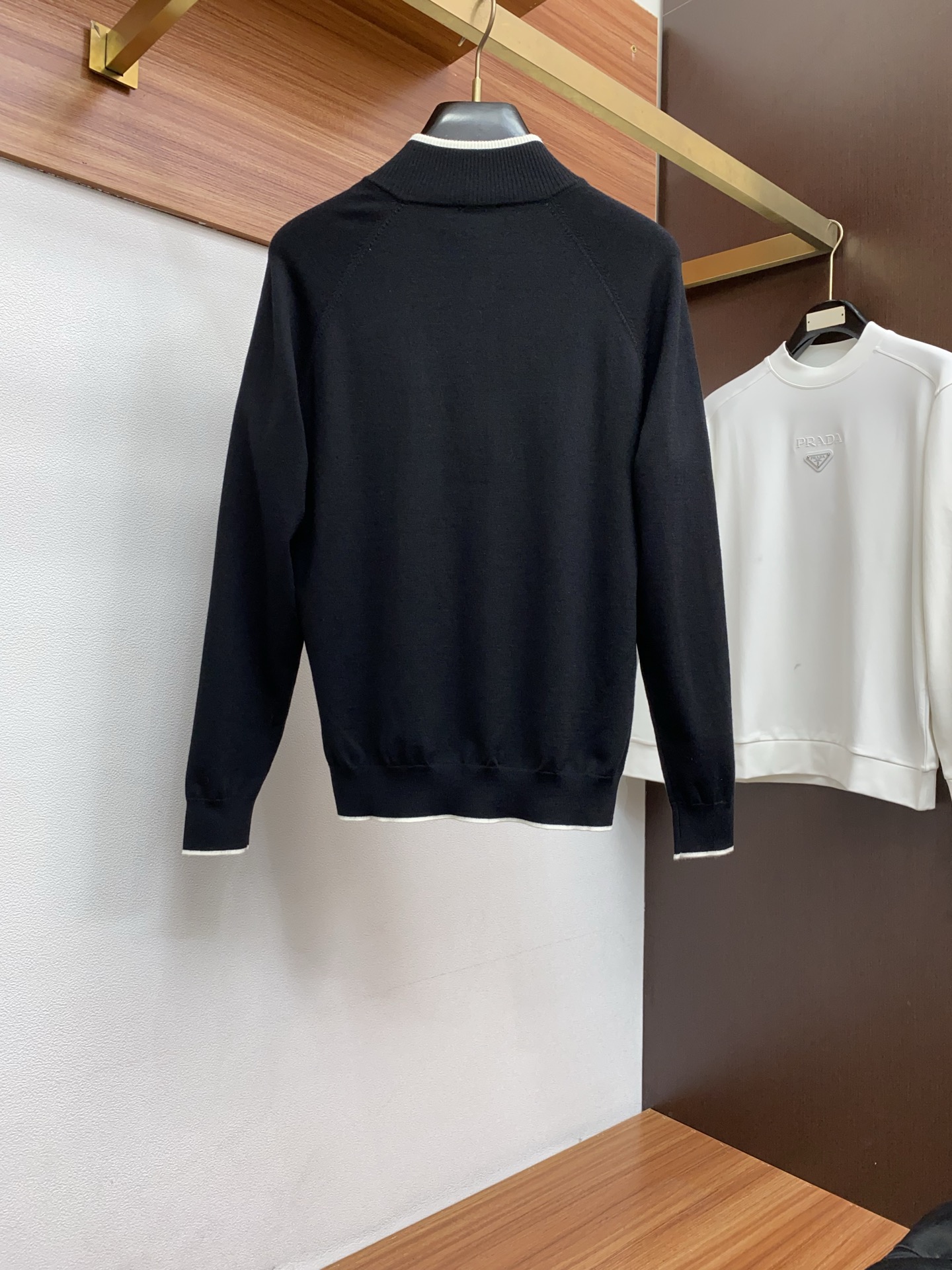 kiton 秋冬新款 专柜同步 时尚经典款提花针织羊毛毛衣外套 秋冬必备款 采用羊毛混纺针织衫加厚毛衣，