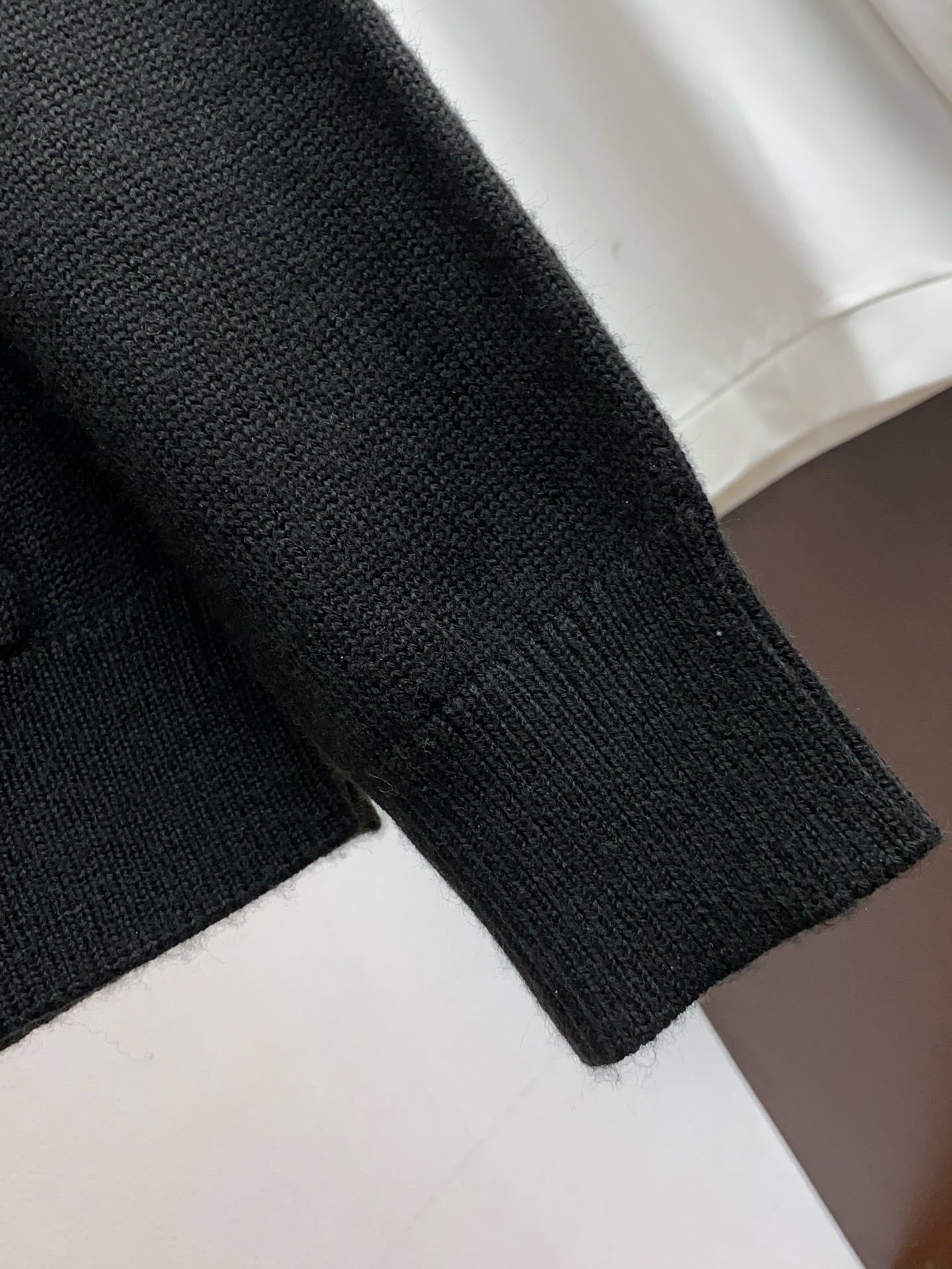 lP🆕 诺悠翩雅 秋冬新款 专柜同步 时尚经典拉链连帽款提花针织羊毛毛衣外套 秋冬必备款 采用羊毛混纺针