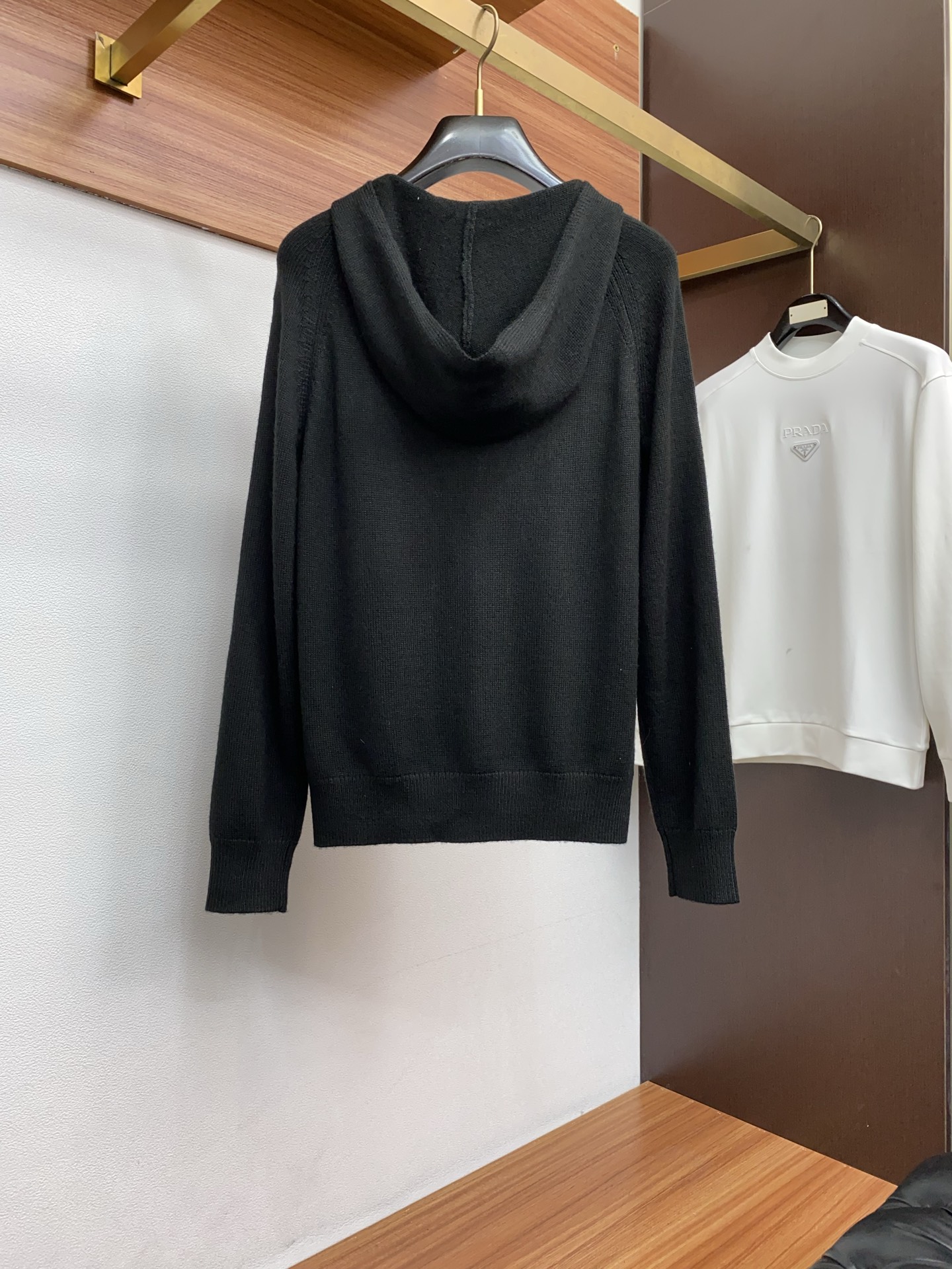 lP🆕 诺悠翩雅 秋冬新款 专柜同步 时尚经典拉链连帽款提花针织羊毛毛衣外套 秋冬必备款 采用羊毛混纺针