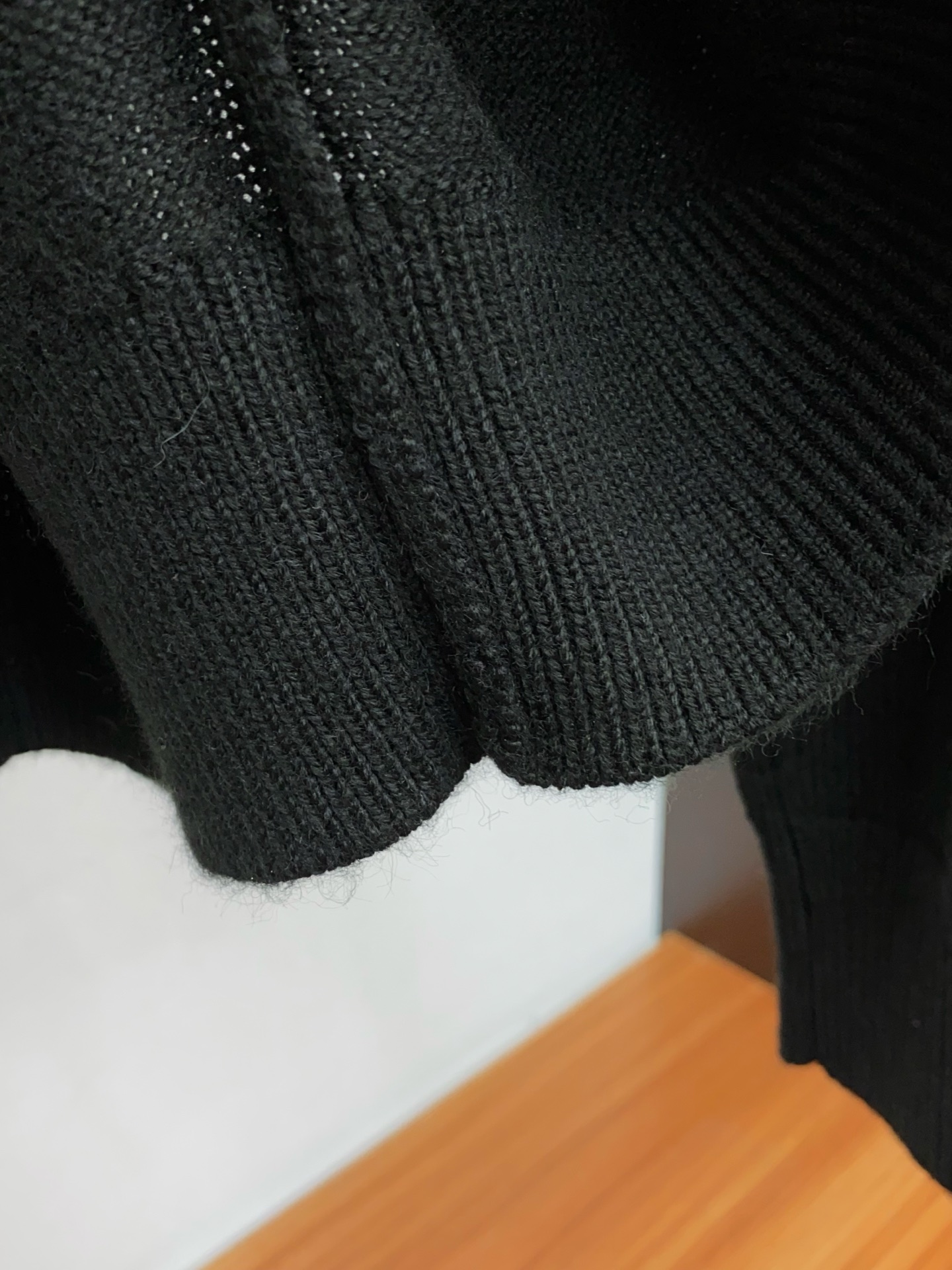 lP🆕 诺悠翩雅 秋冬新款 专柜同步 时尚经典拉链连帽款提花针织羊毛毛衣外套 秋冬必备款 采用羊毛混纺针