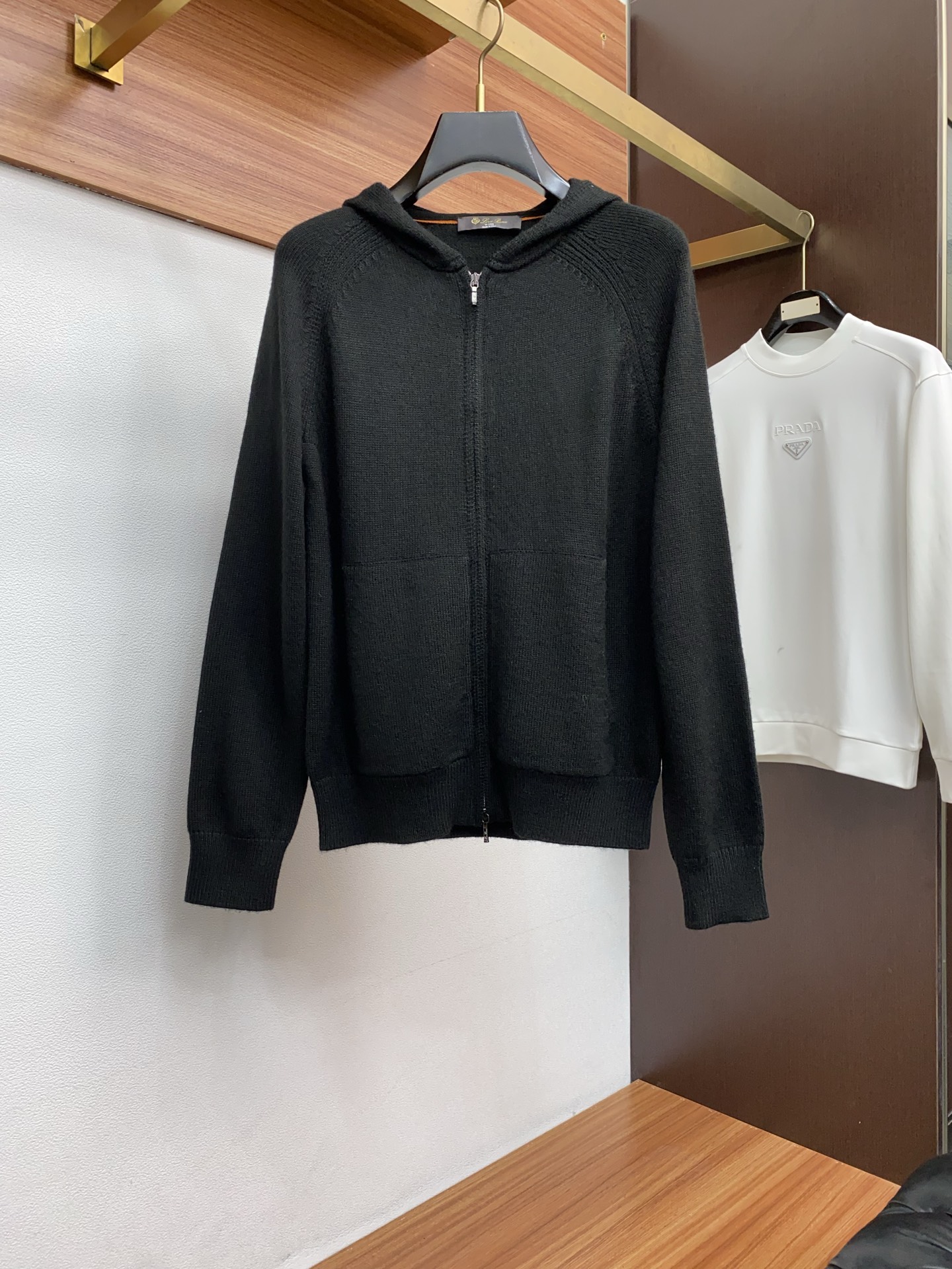 lP🆕 诺悠翩雅 秋冬新款 专柜同步 时尚经典拉链连帽款提花针织羊毛毛衣外套 秋冬必备款 采用羊毛混纺针