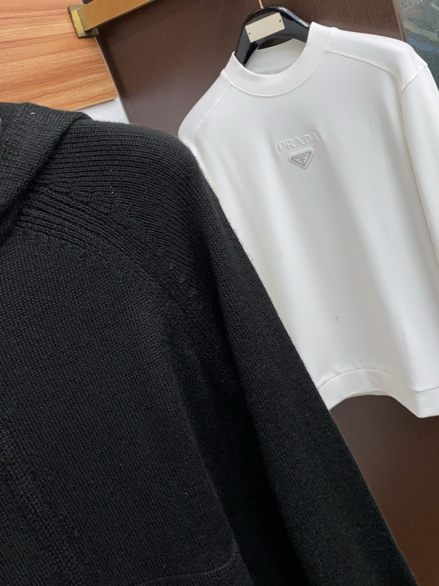 lP🆕 诺悠翩雅 秋冬新款 专柜同步 时尚经典拉链连帽款提花针织羊毛毛衣外套 秋冬必备款 采用羊毛混纺针