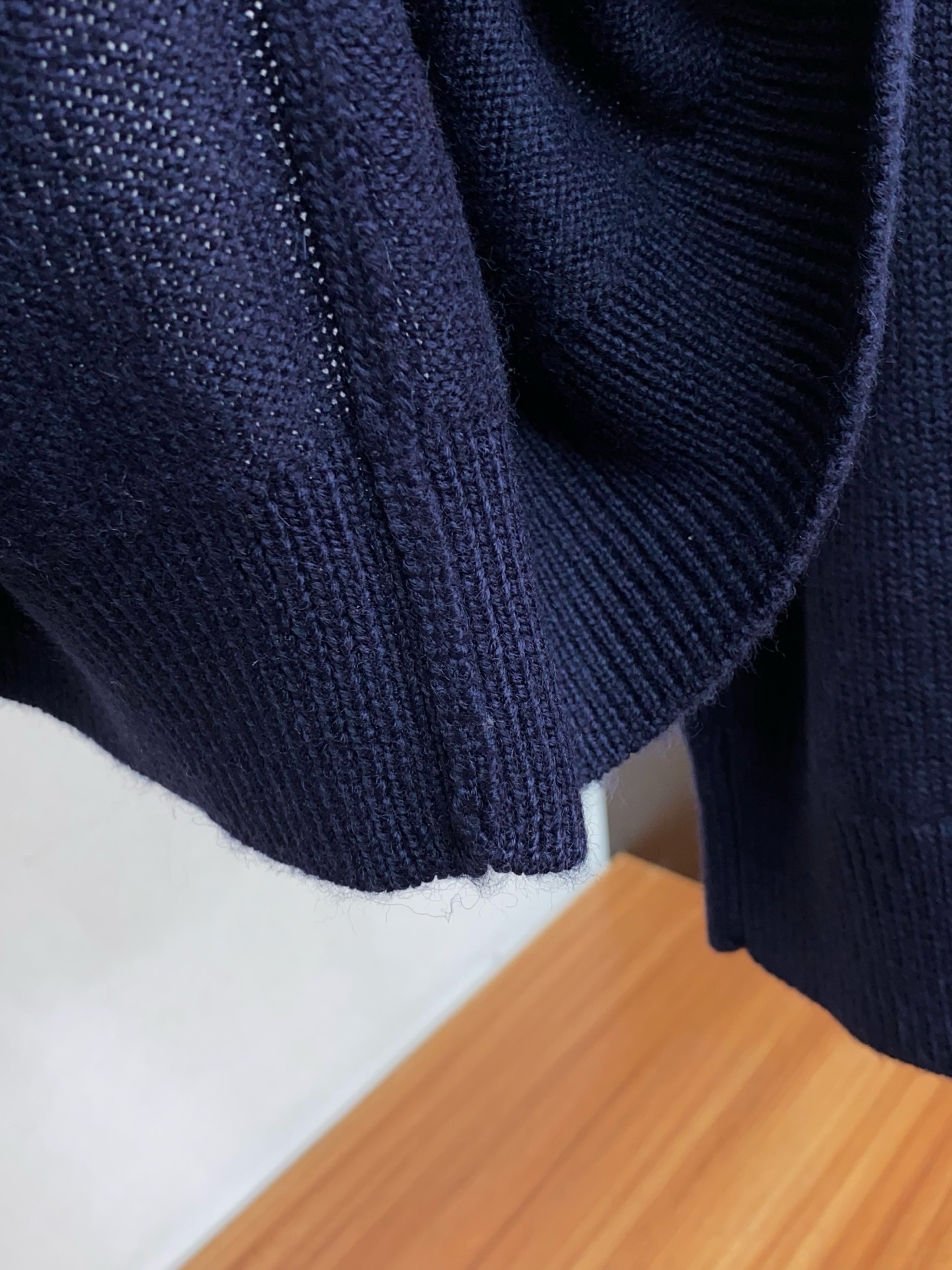 lP🆕 诺悠翩雅 秋冬新款 专柜同步 时尚经典拉链连帽款提花针织羊毛毛衣外套 秋冬必备款 采用羊毛混纺针