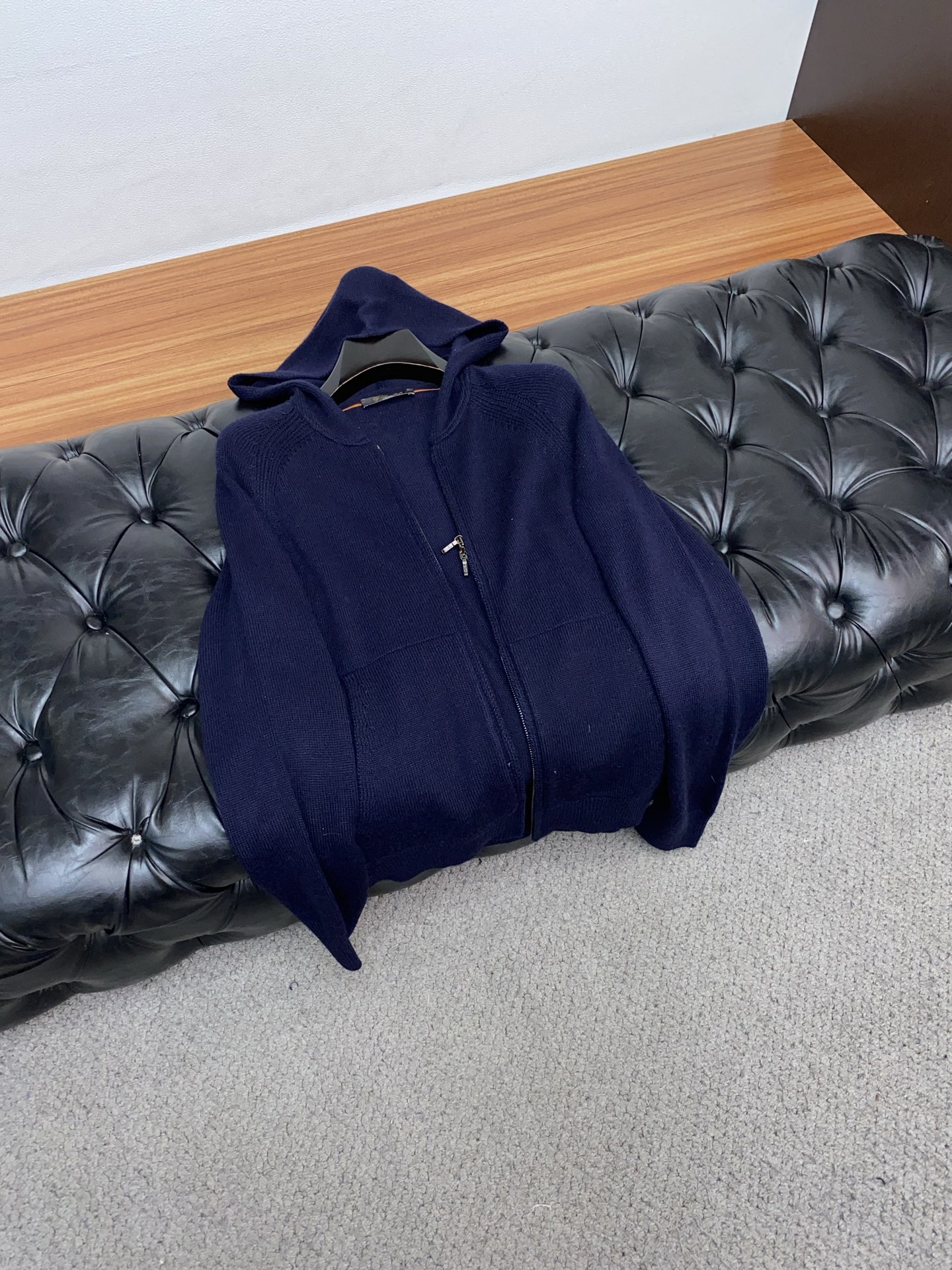 lP🆕 诺悠翩雅 秋冬新款 专柜同步 时尚经典拉链连帽款提花针织羊毛毛衣外套 秋冬必备款 采用羊毛混纺针