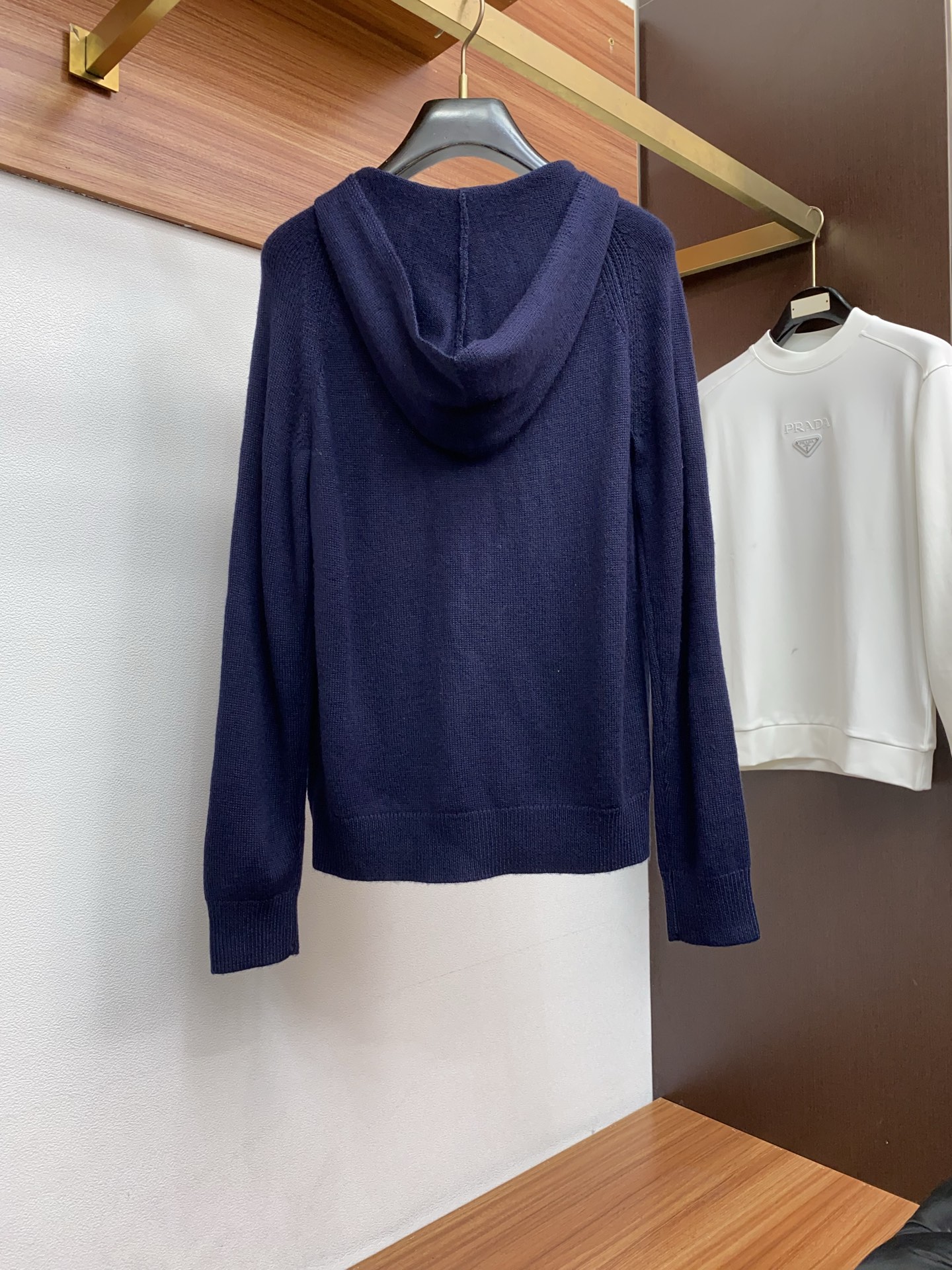 lP🆕 诺悠翩雅 秋冬新款 专柜同步 时尚经典拉链连帽款提花针织羊毛毛衣外套 秋冬必备款 采用羊毛混纺针